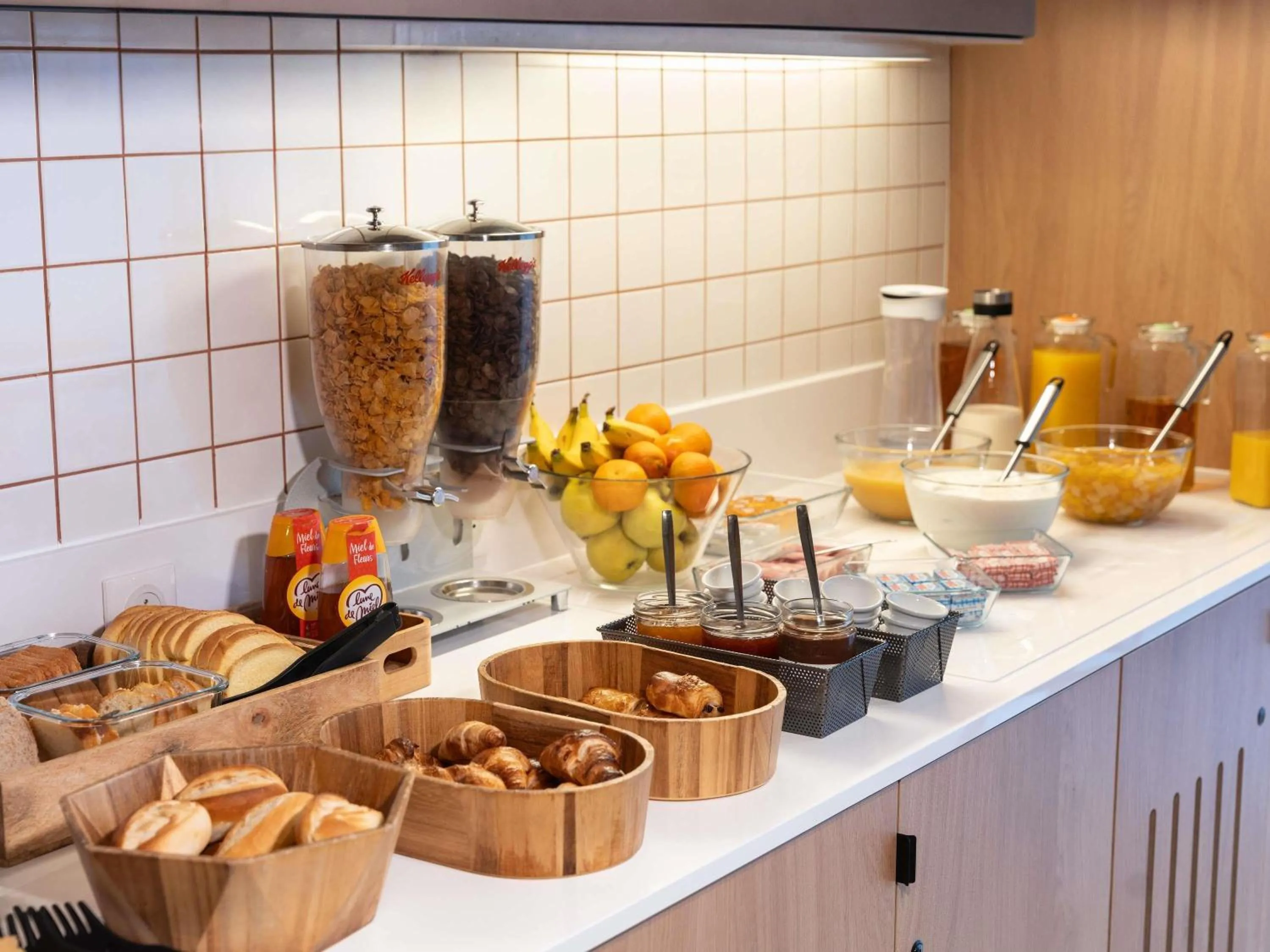 Breakfast in Hotel Ibis Budget Rennes Cesson