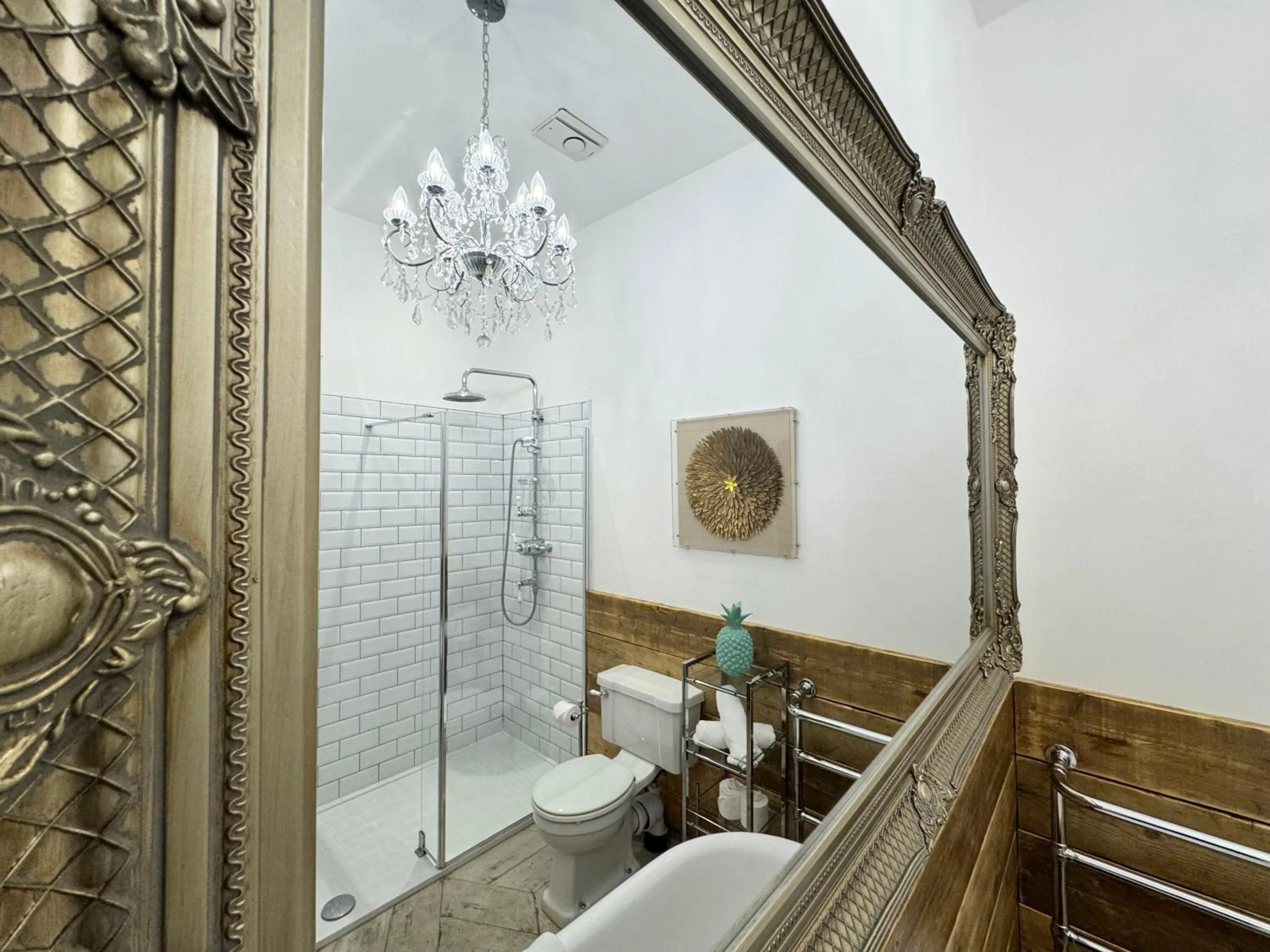 Shower in The Bowl Inn