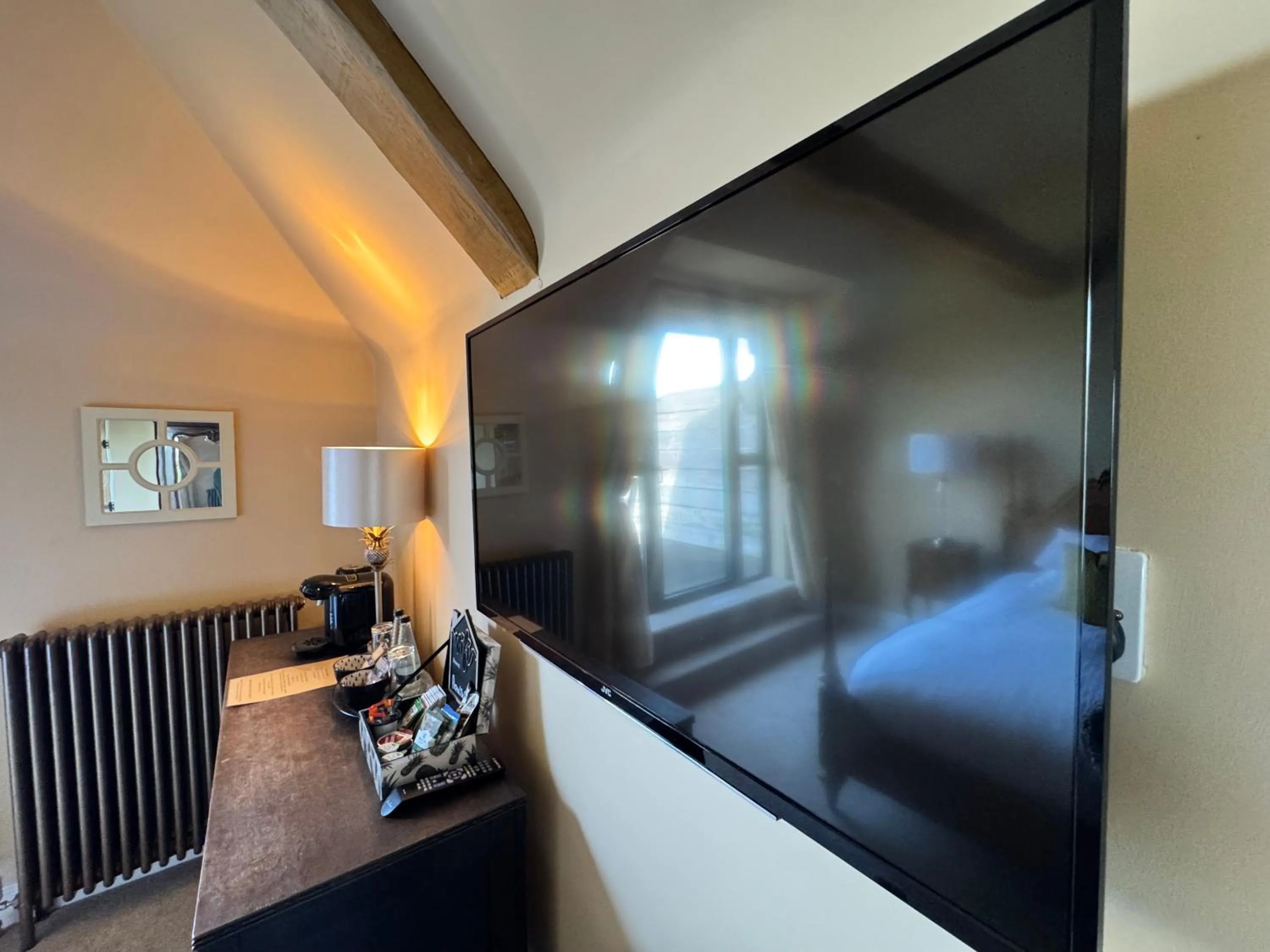 TV and multimedia, Bed in The Bowl Inn