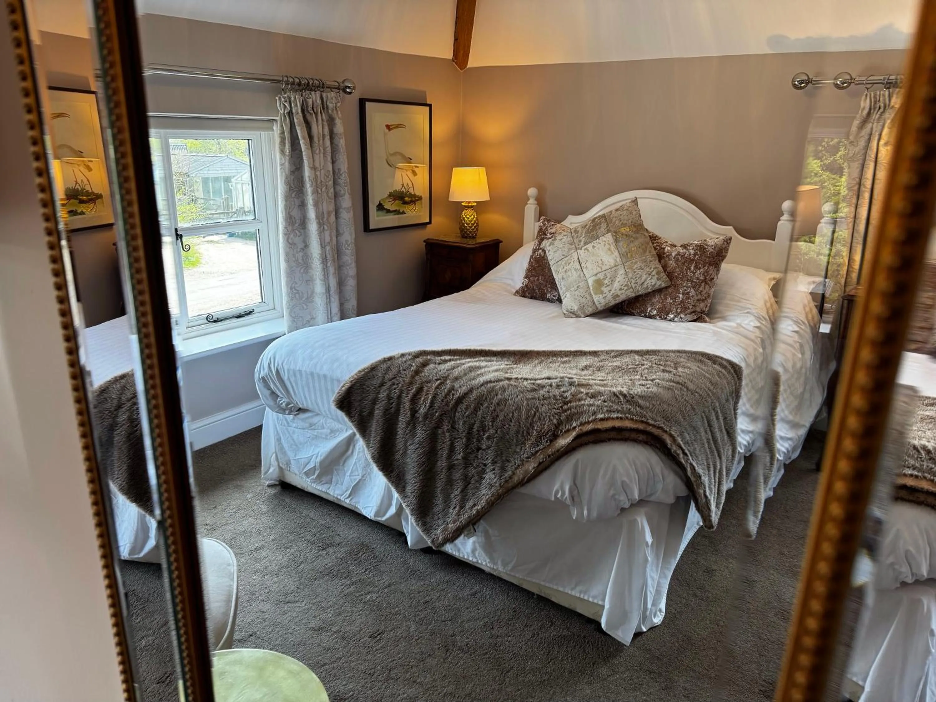 Bedroom, Bed in The Bowl Inn