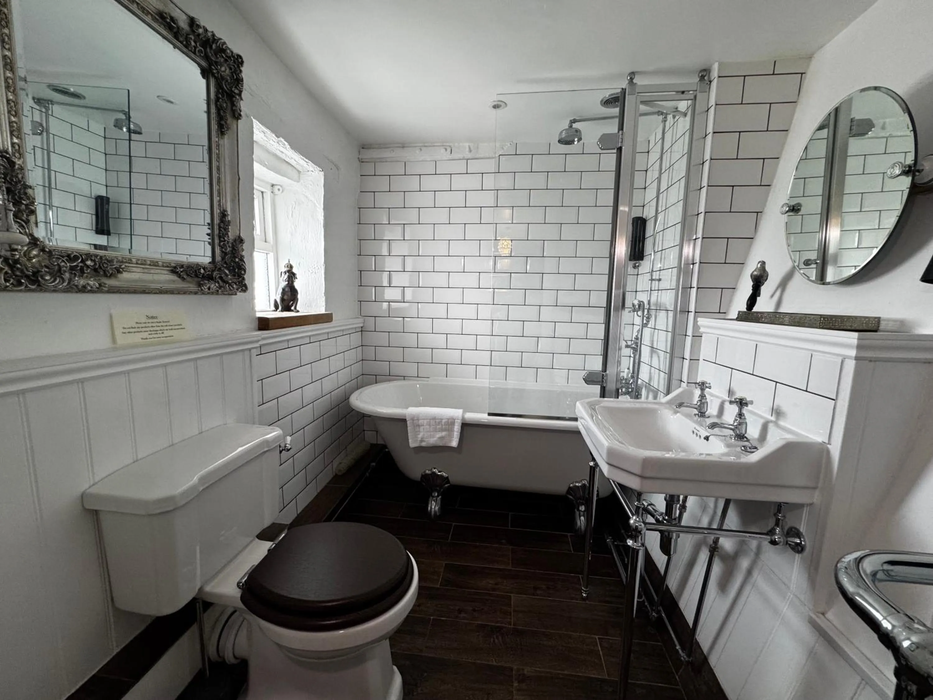 Bathroom in The Bowl Inn