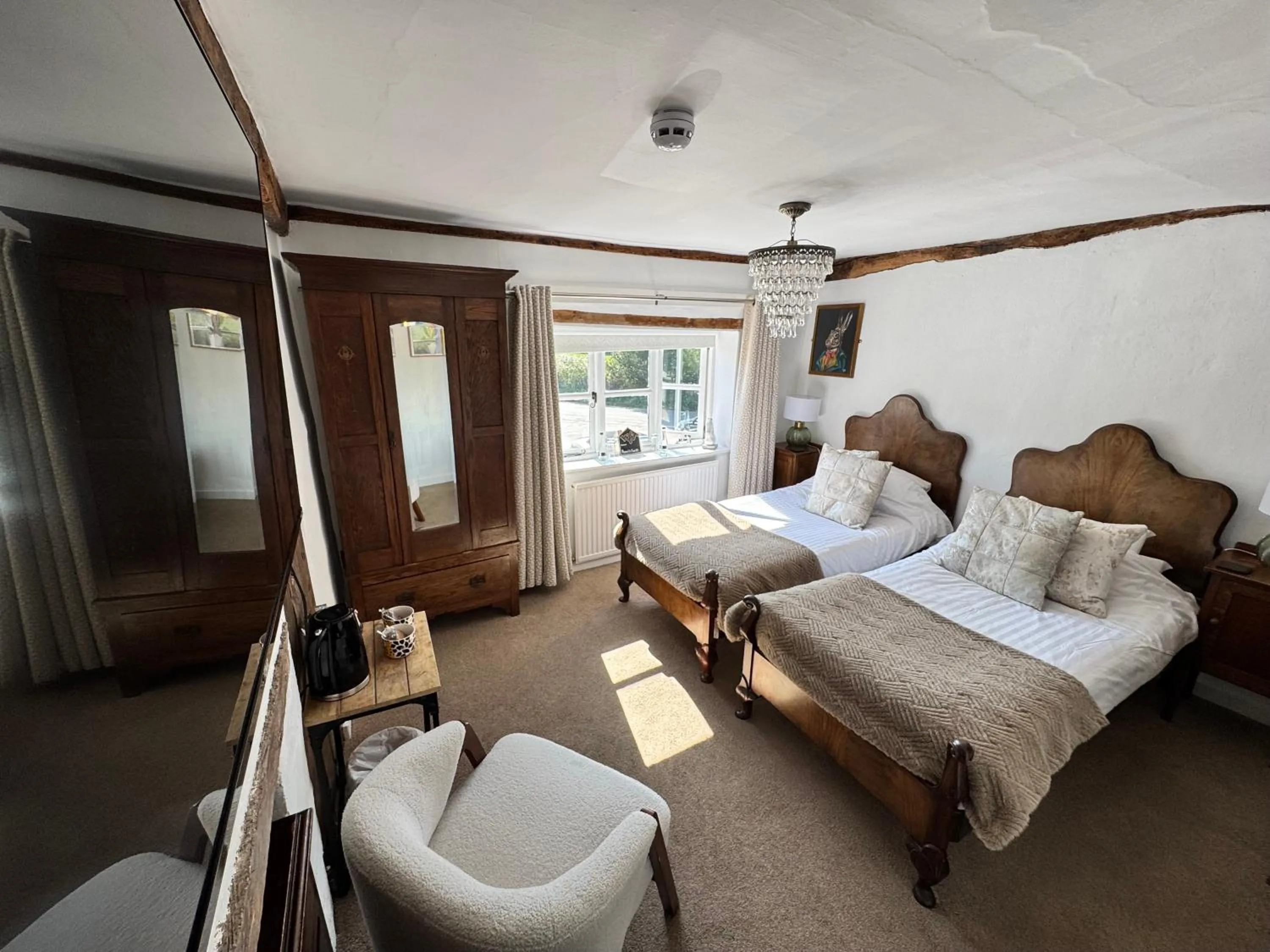 Photo of the whole room, Bed in The Bowl Inn