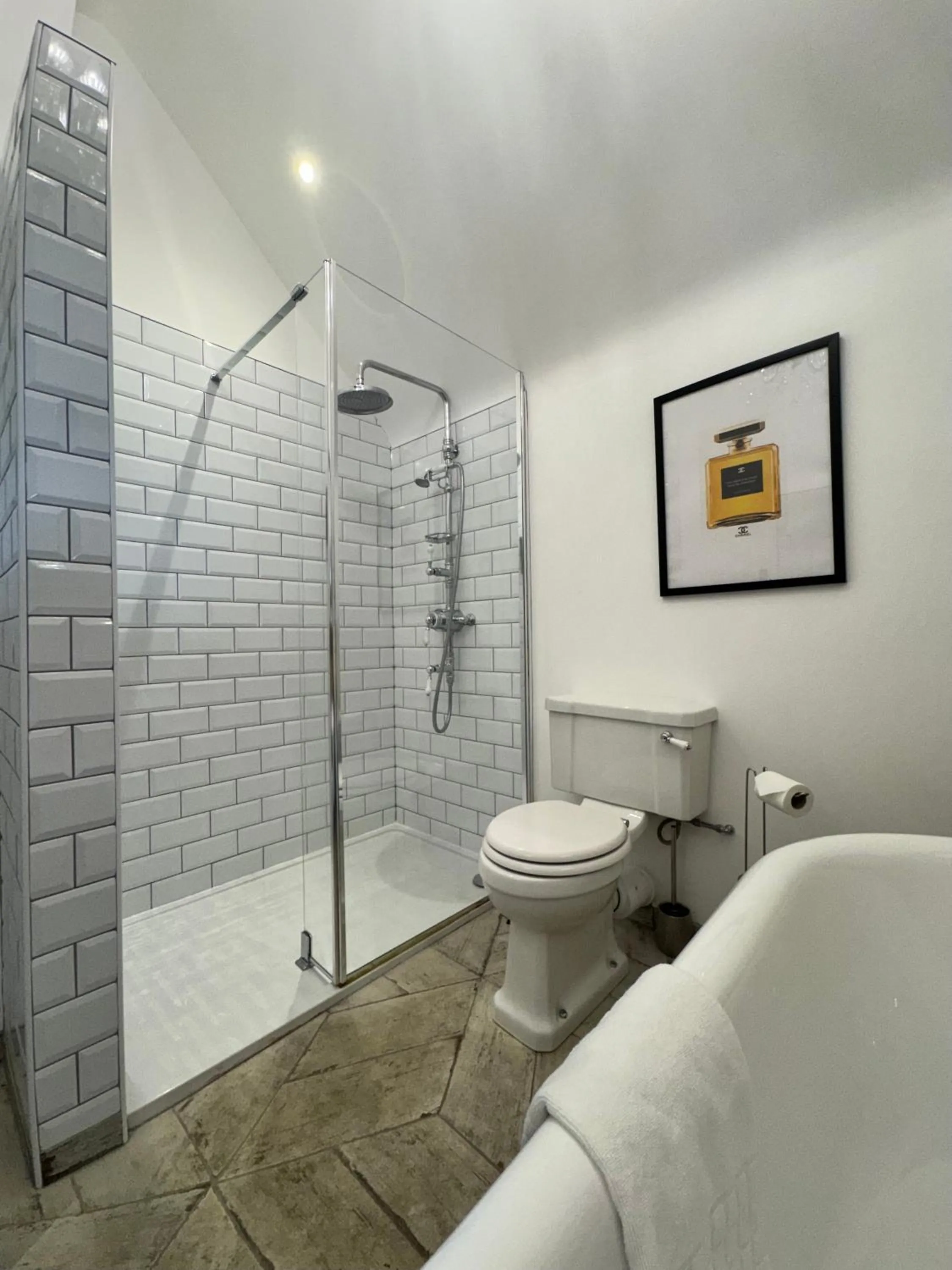 Shower in The Bowl Inn