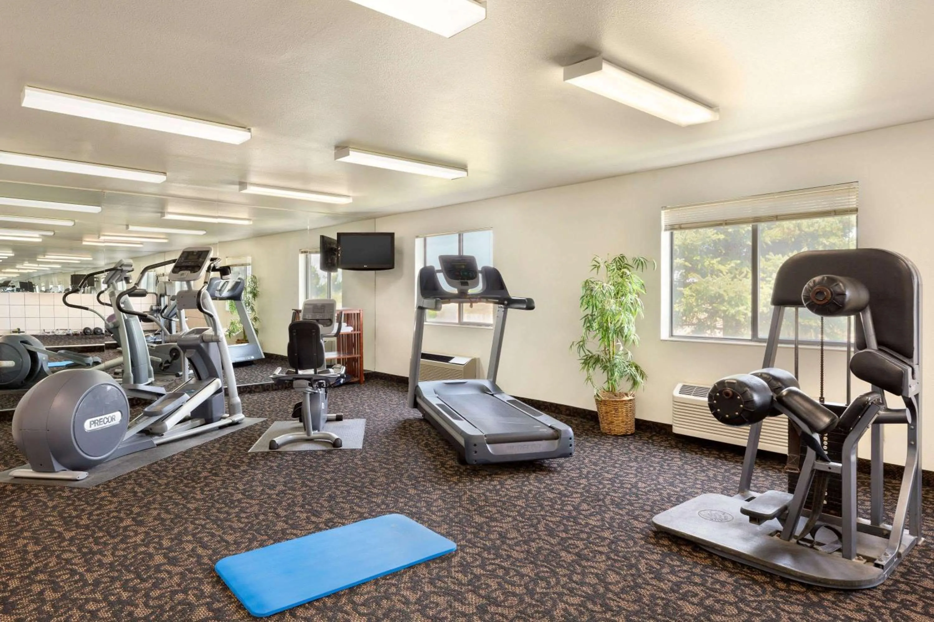 Fitness centre/facilities in Travelodge by Wyndham Sharon Springs