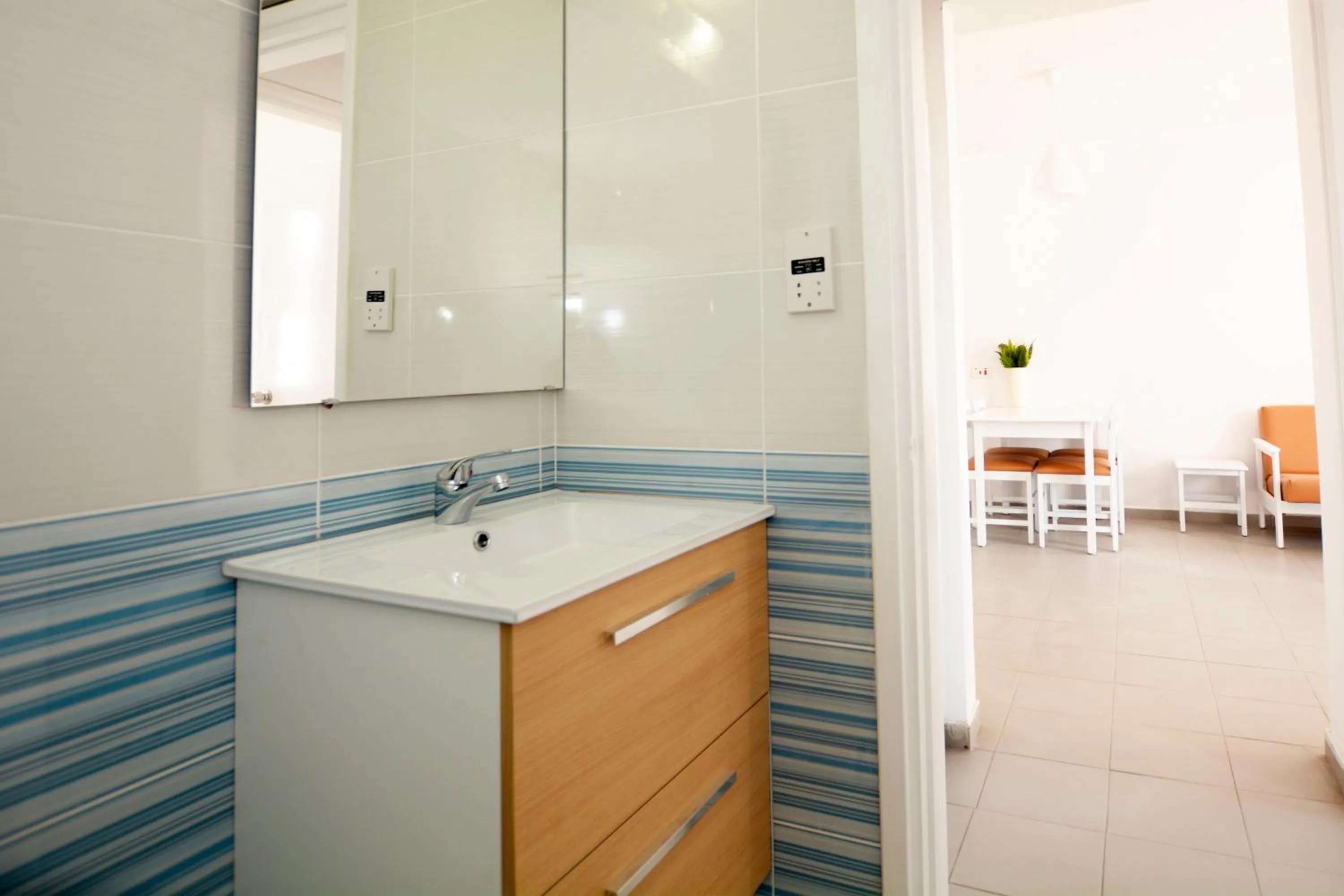 Bathroom in Lantiana Napa Aparthotel