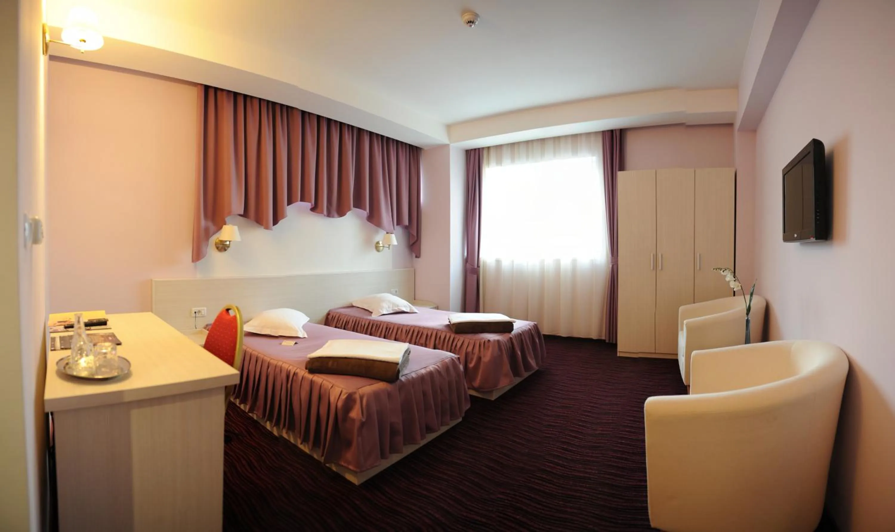 Photo of the whole room, Bed in Hotel Nevis Wellness & SPA