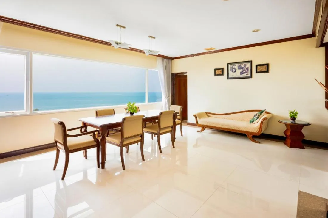 Independence Hotel Resort & Spa