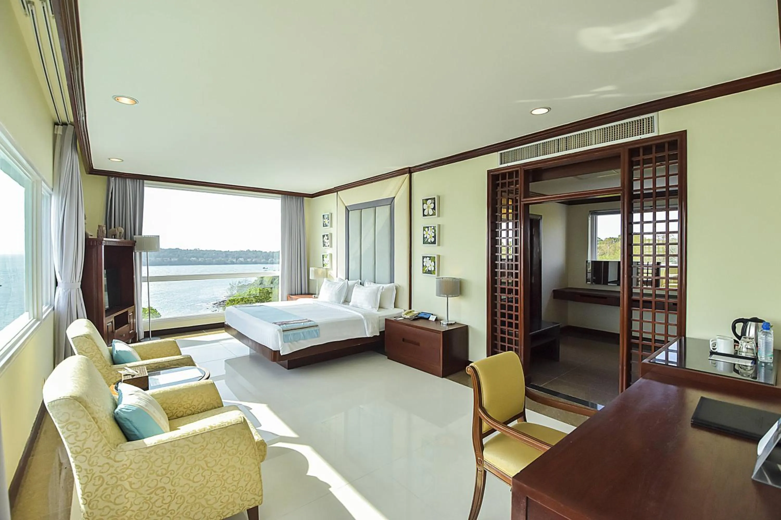 Bed in Independence Hotel Resort & Spa