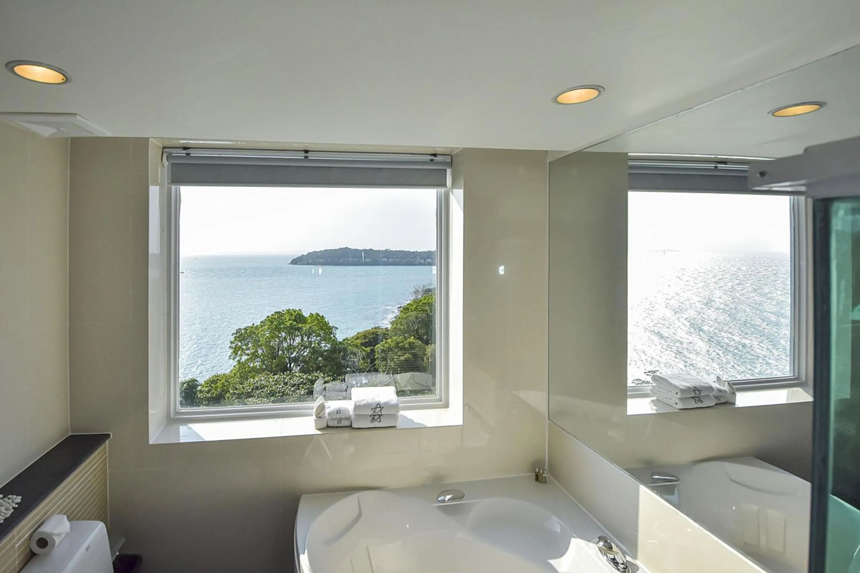 Natural landscape, Bed in Independence Hotel Resort & Spa