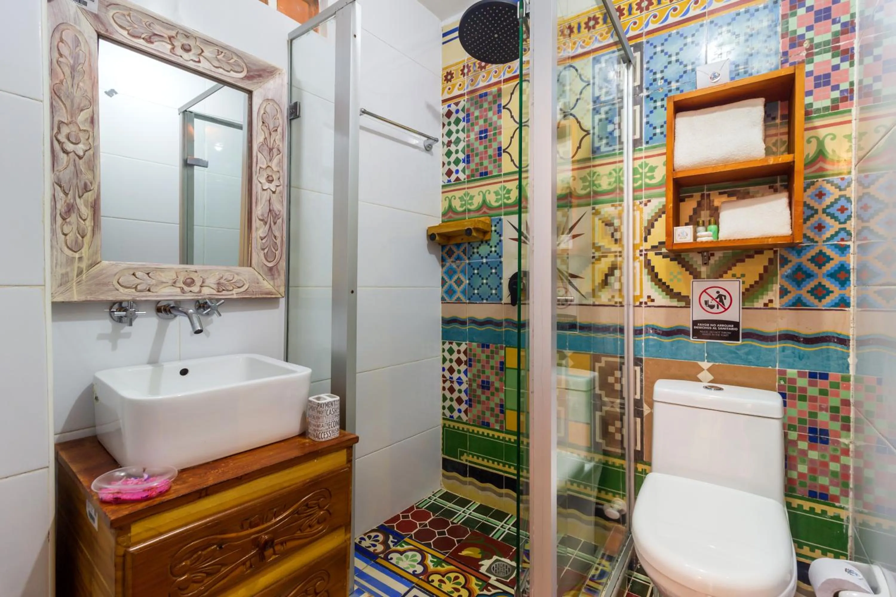 Toilet in Voilá Signature Casa Isabel