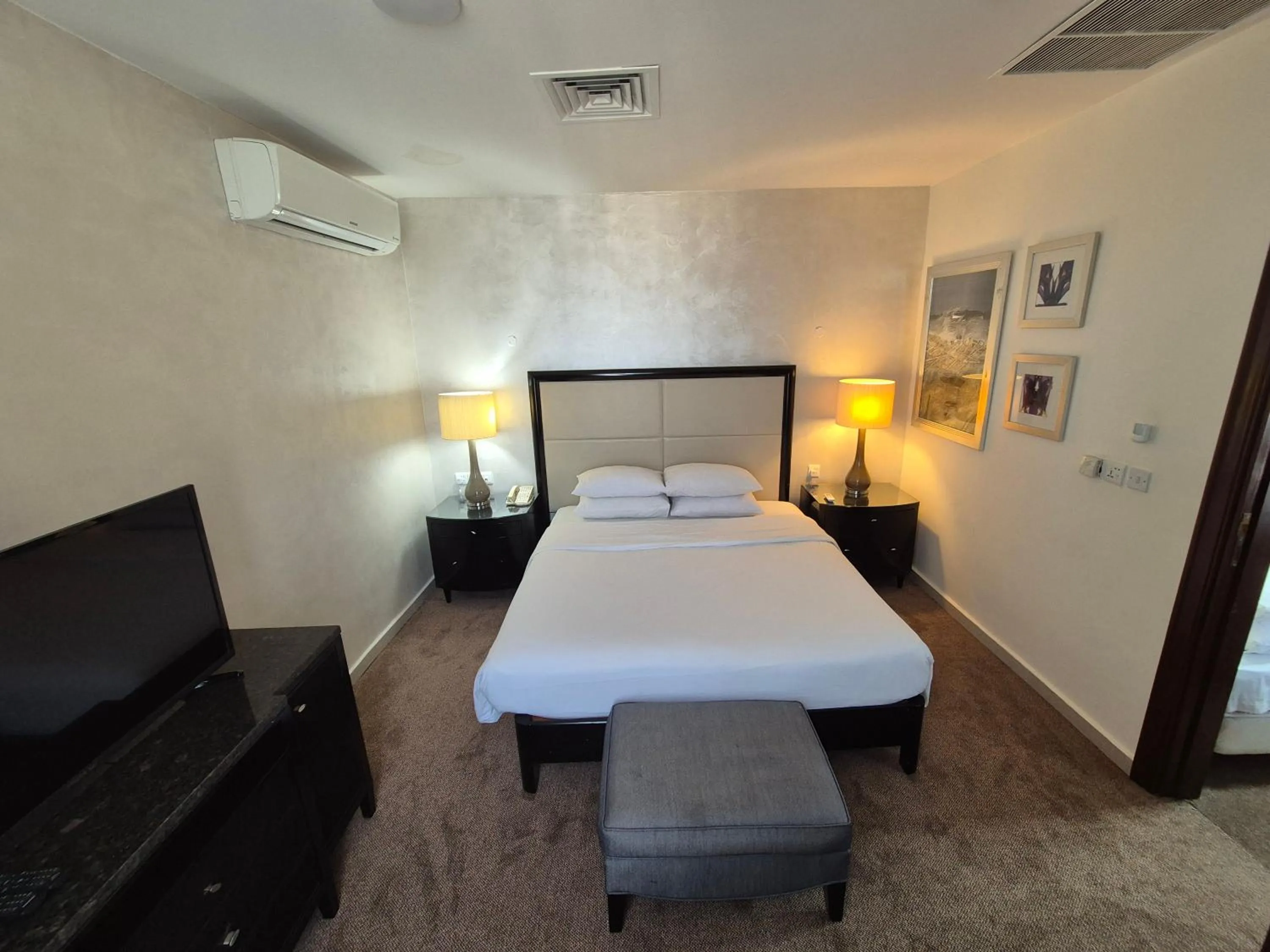 Bed in Le Vendome Hotel