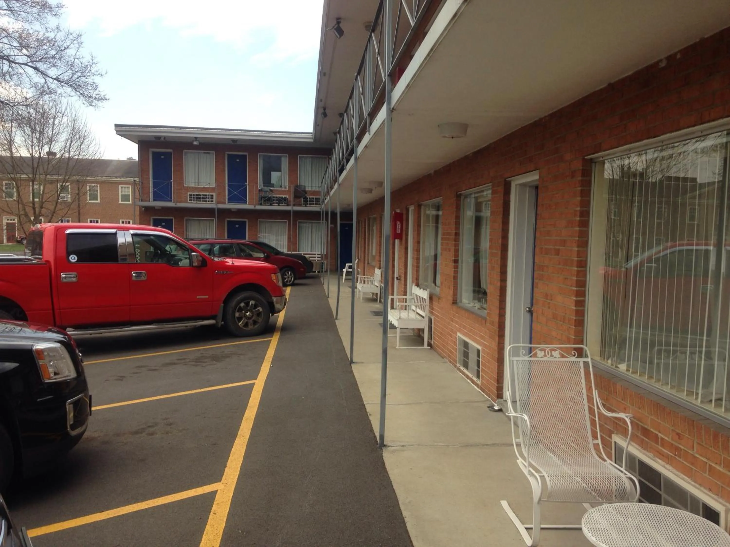 Property building in Budget Inn near WestRock