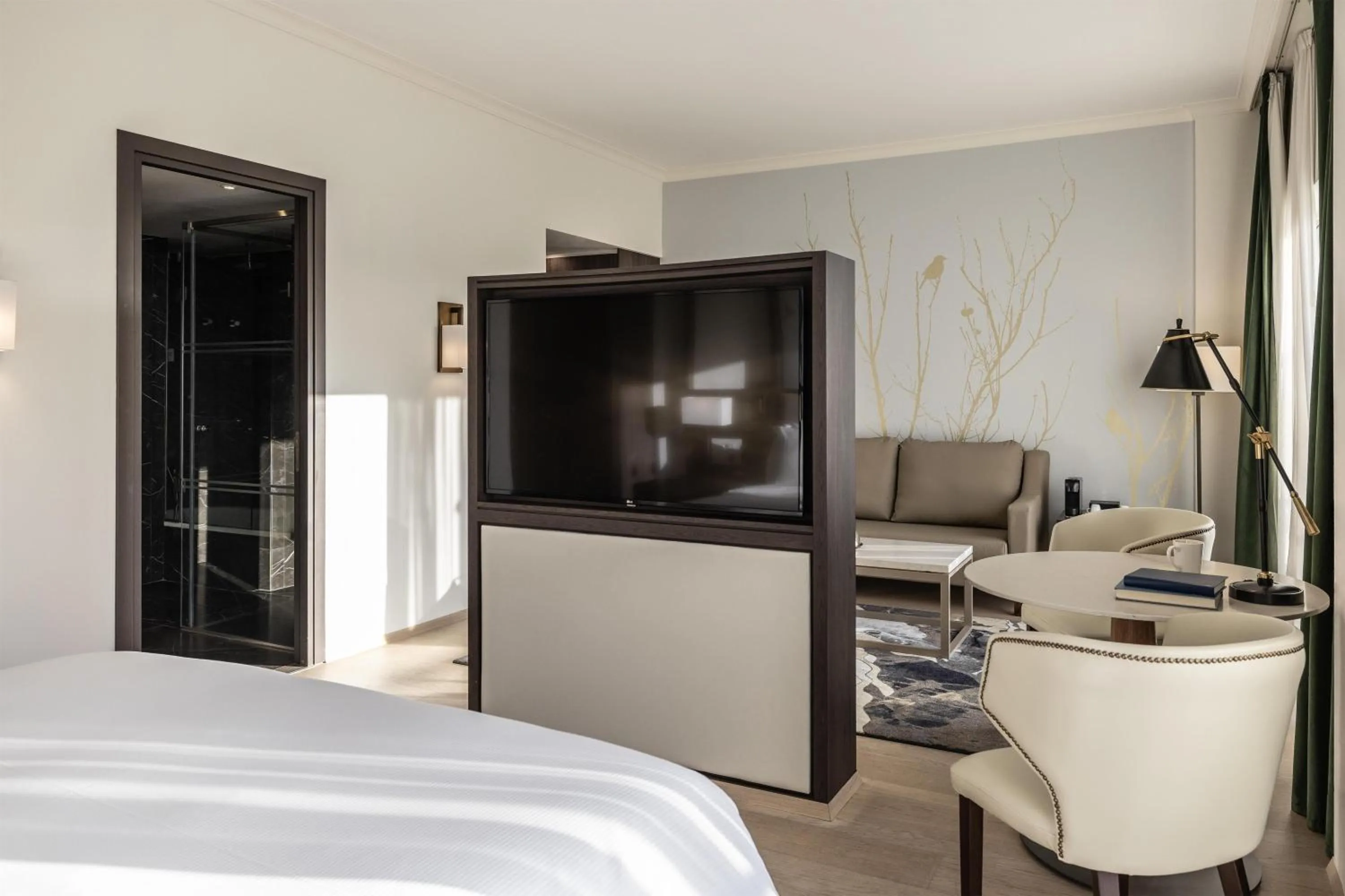 Bedroom, Bed in Hilton Nicosia