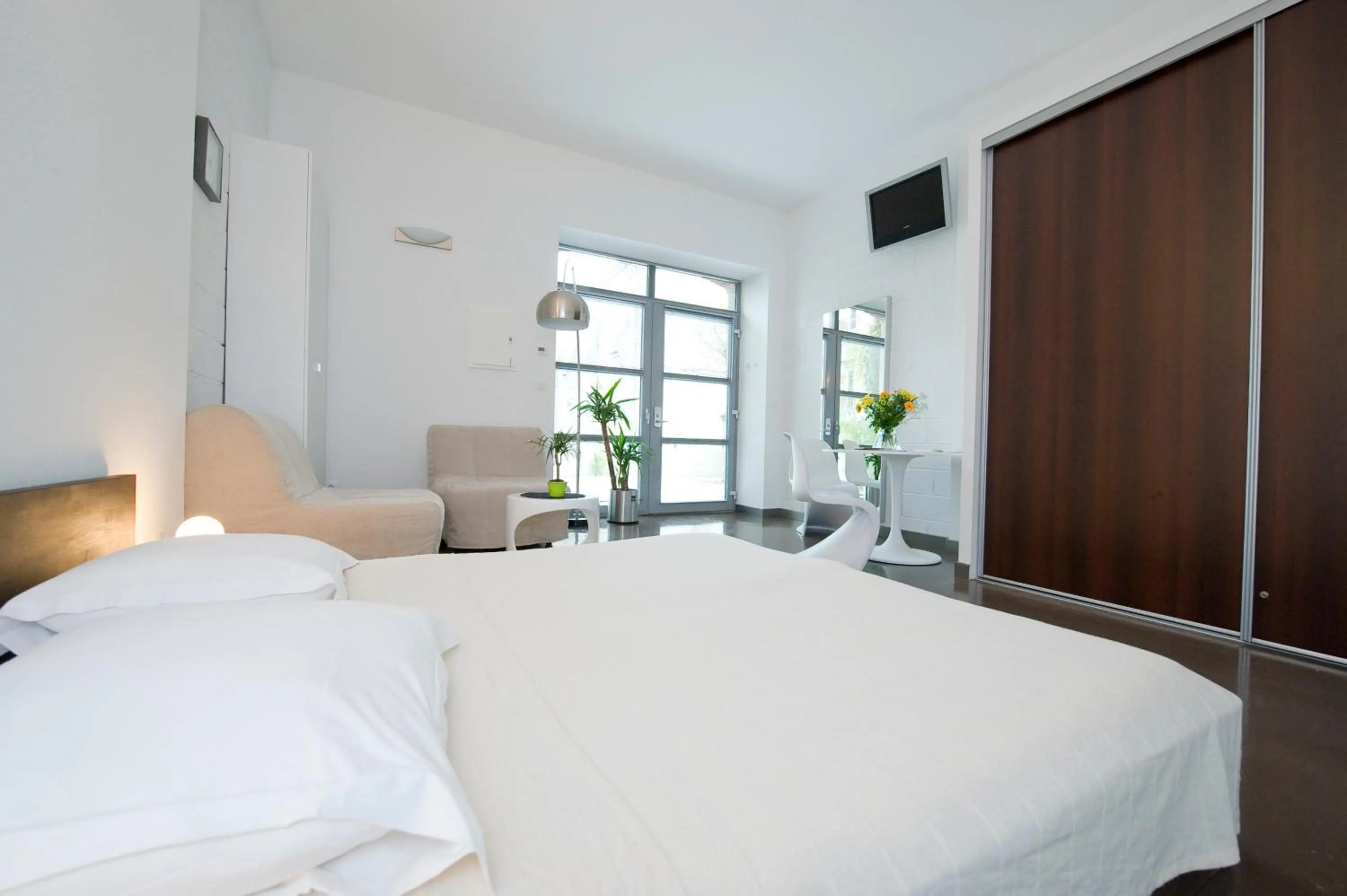 Photo of the whole room, Bed in Hôtel des Capucins