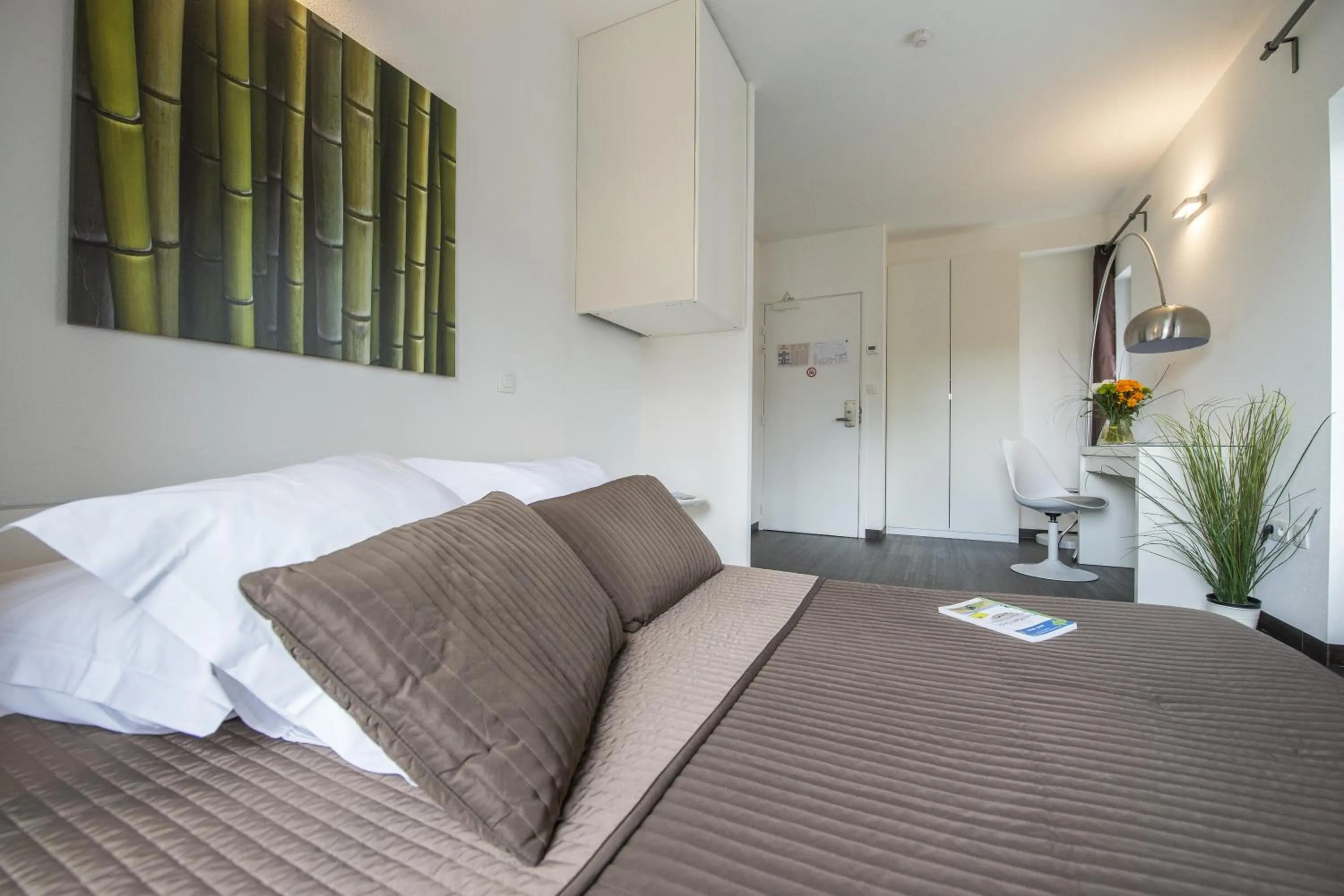 Photo of the whole room, Bed in Hôtel des Capucins