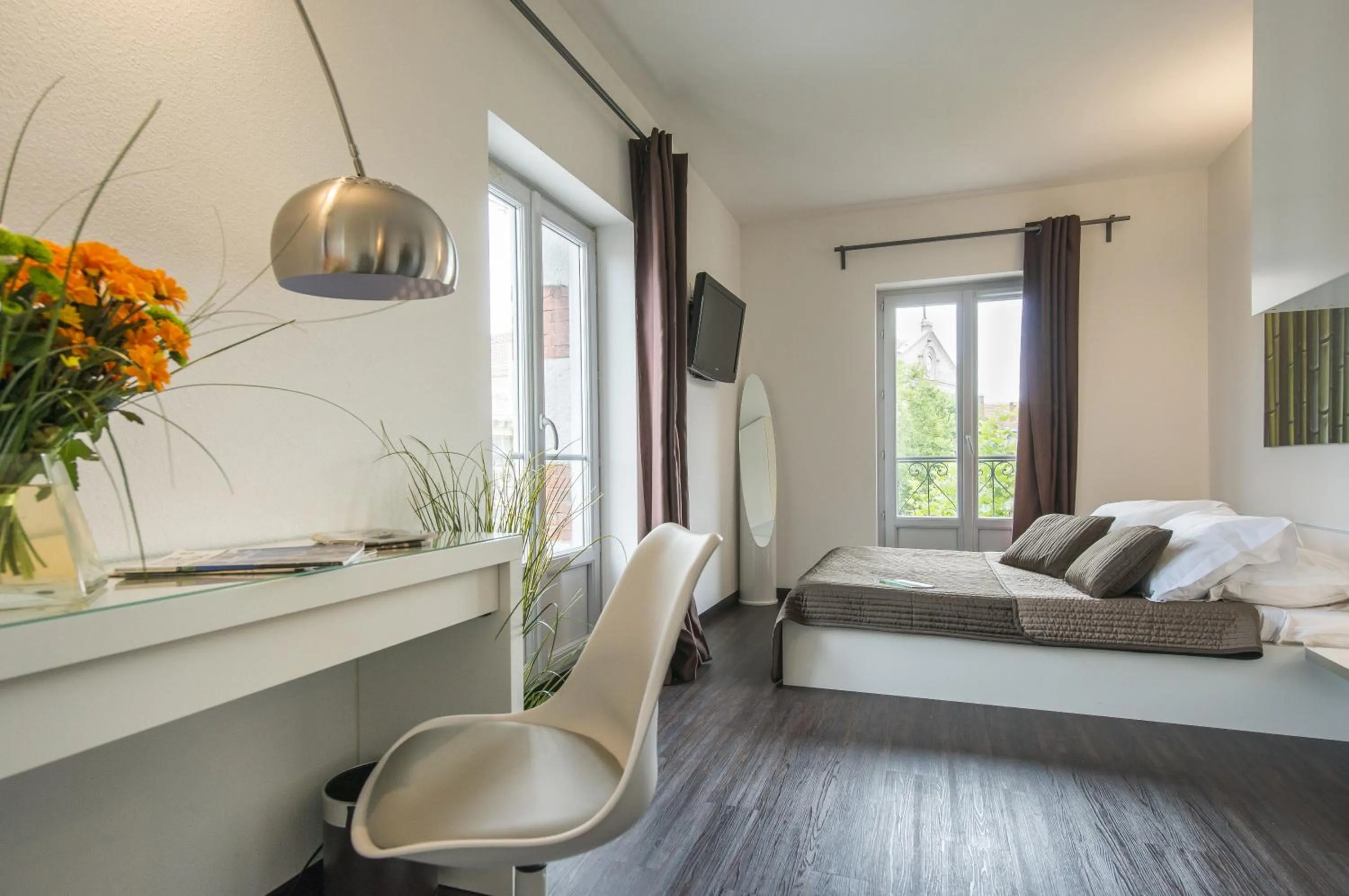 Photo of the whole room, Bed in Hôtel des Capucins