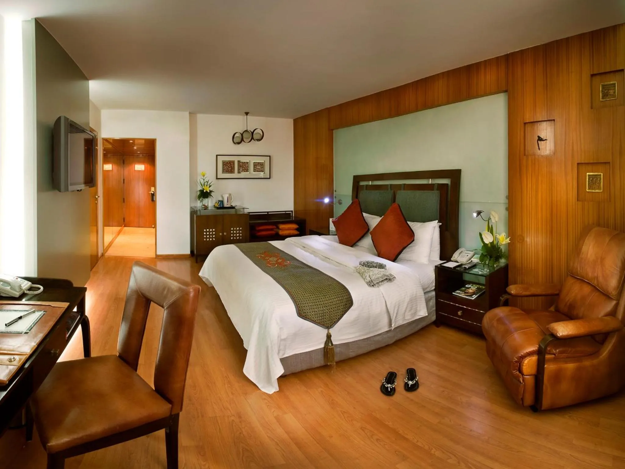 Photo of the whole room, Bed in The Lalit Mumbai