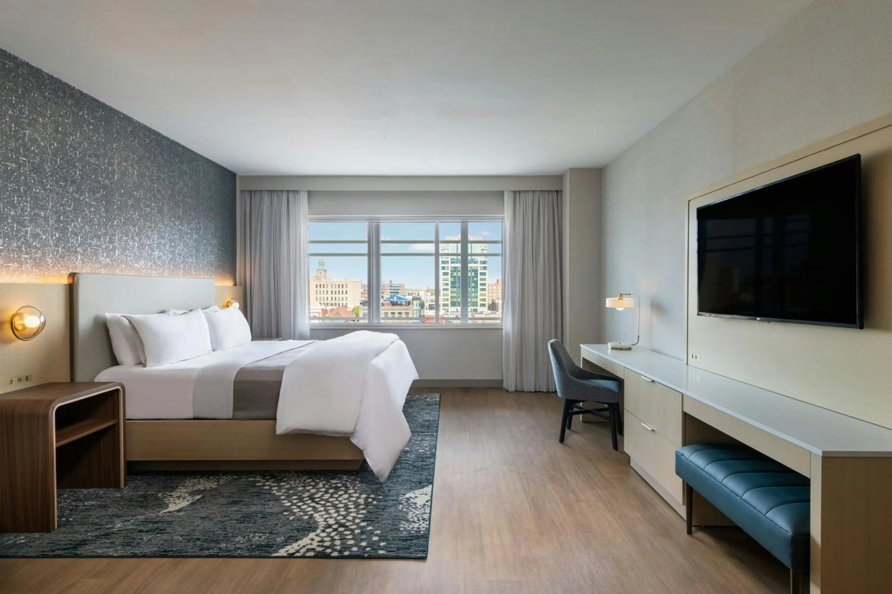 Photo of the whole room, Bed in The Westin Buffalo