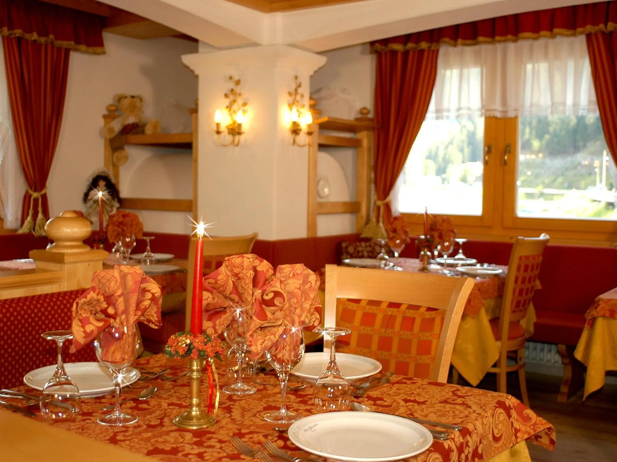 Restaurant/places to eat in Hotel Adriana