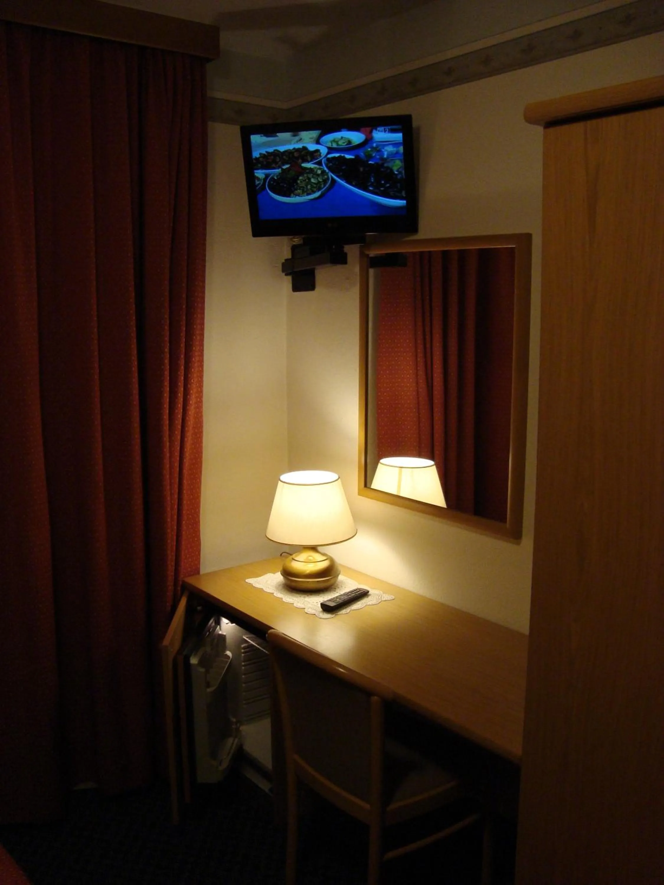 TV and multimedia in Hotel Adriana
