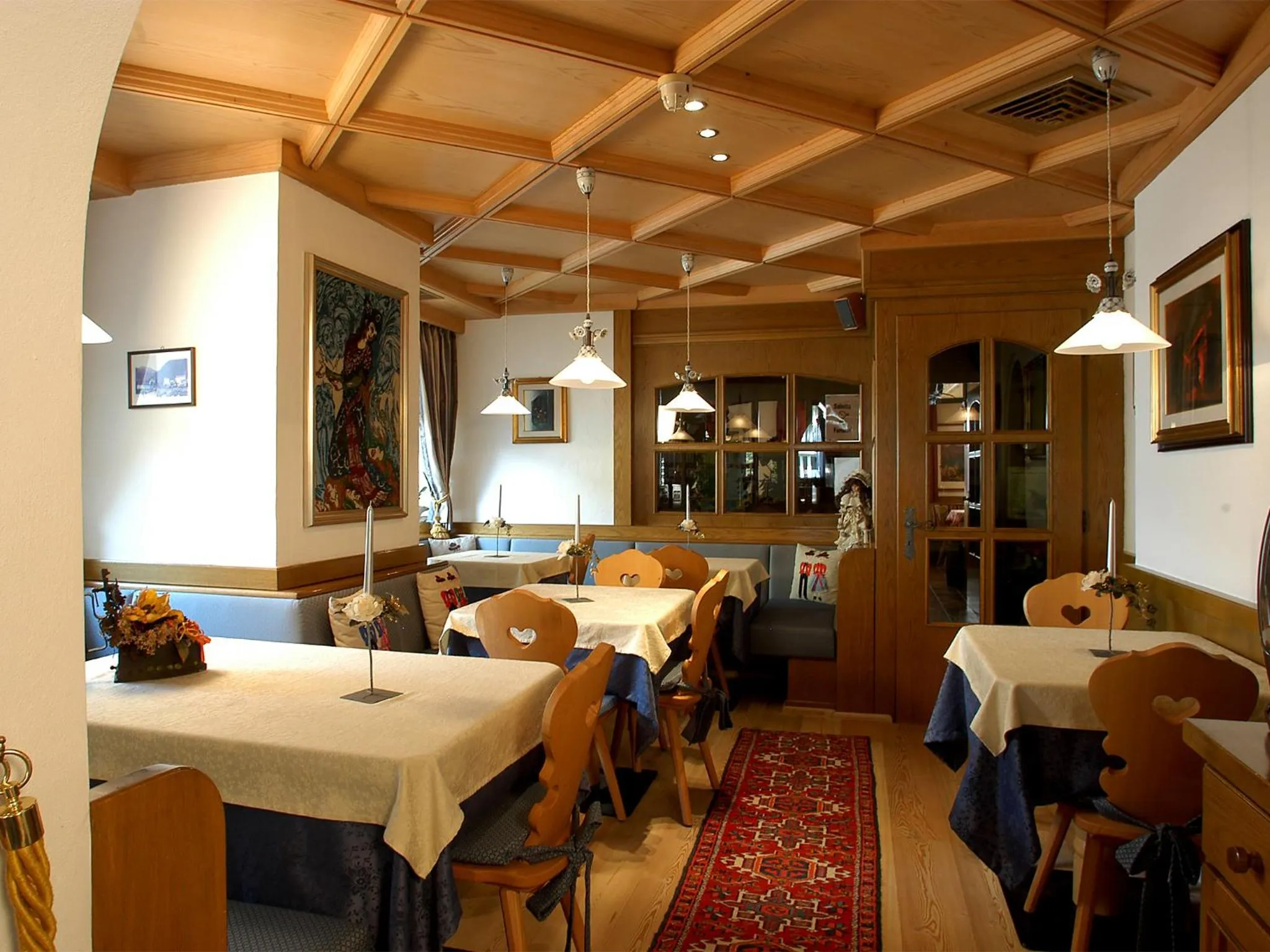 Restaurant/places to eat in Hotel Adriana