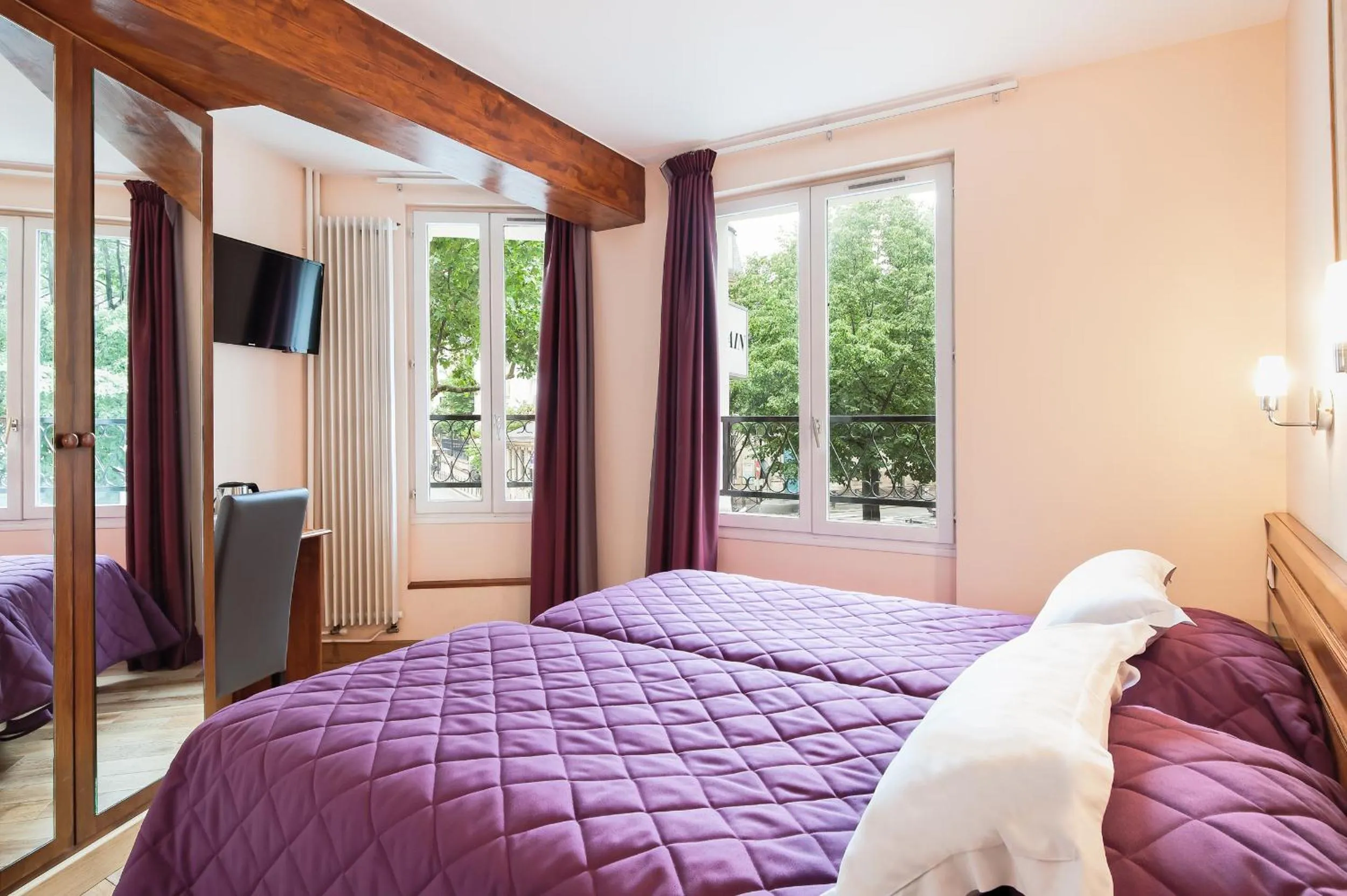 Bedroom, Bed in Hotel Americain