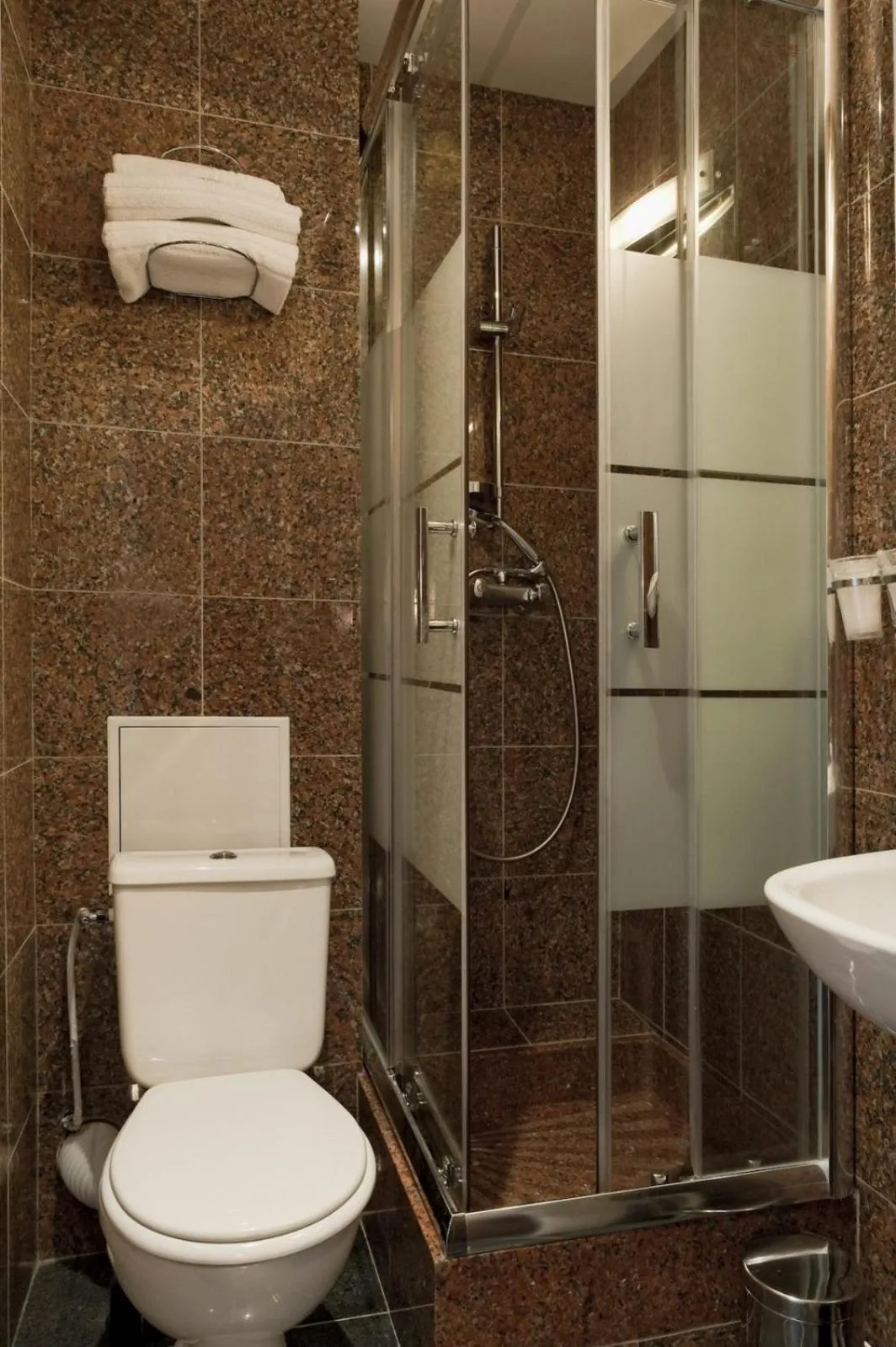 Bathroom in Hotel Americain