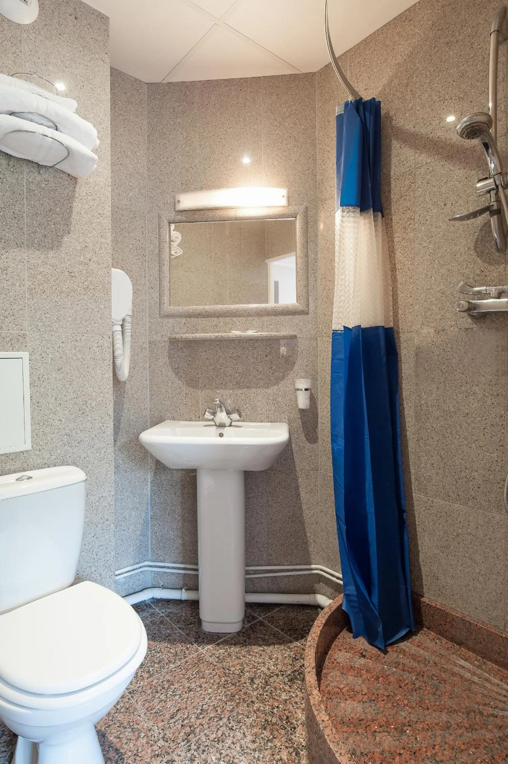 Bathroom in Hotel Americain