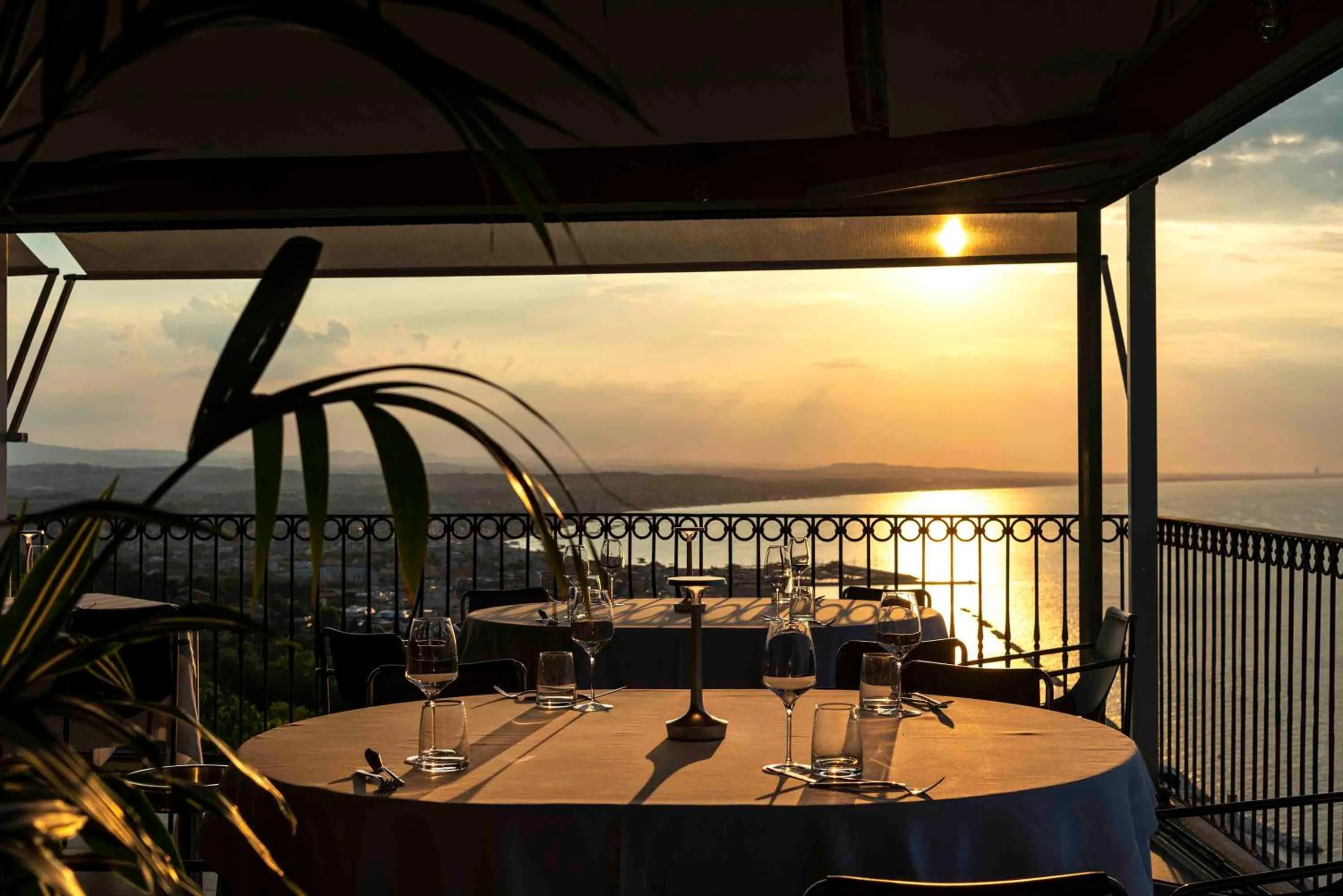 Restaurant/places to eat in Hotel Posillipo