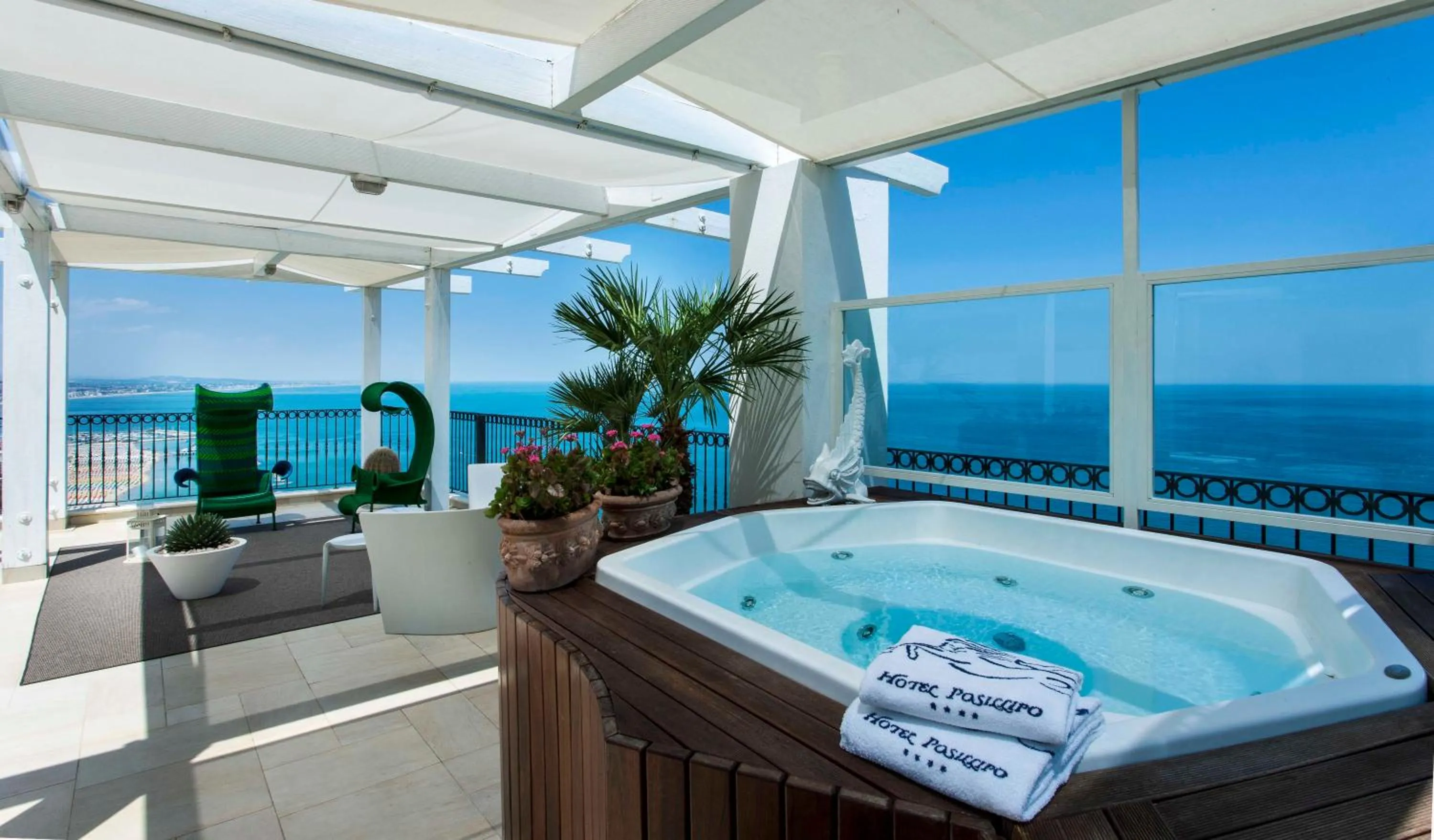 Hot Tub in Hotel Posillipo