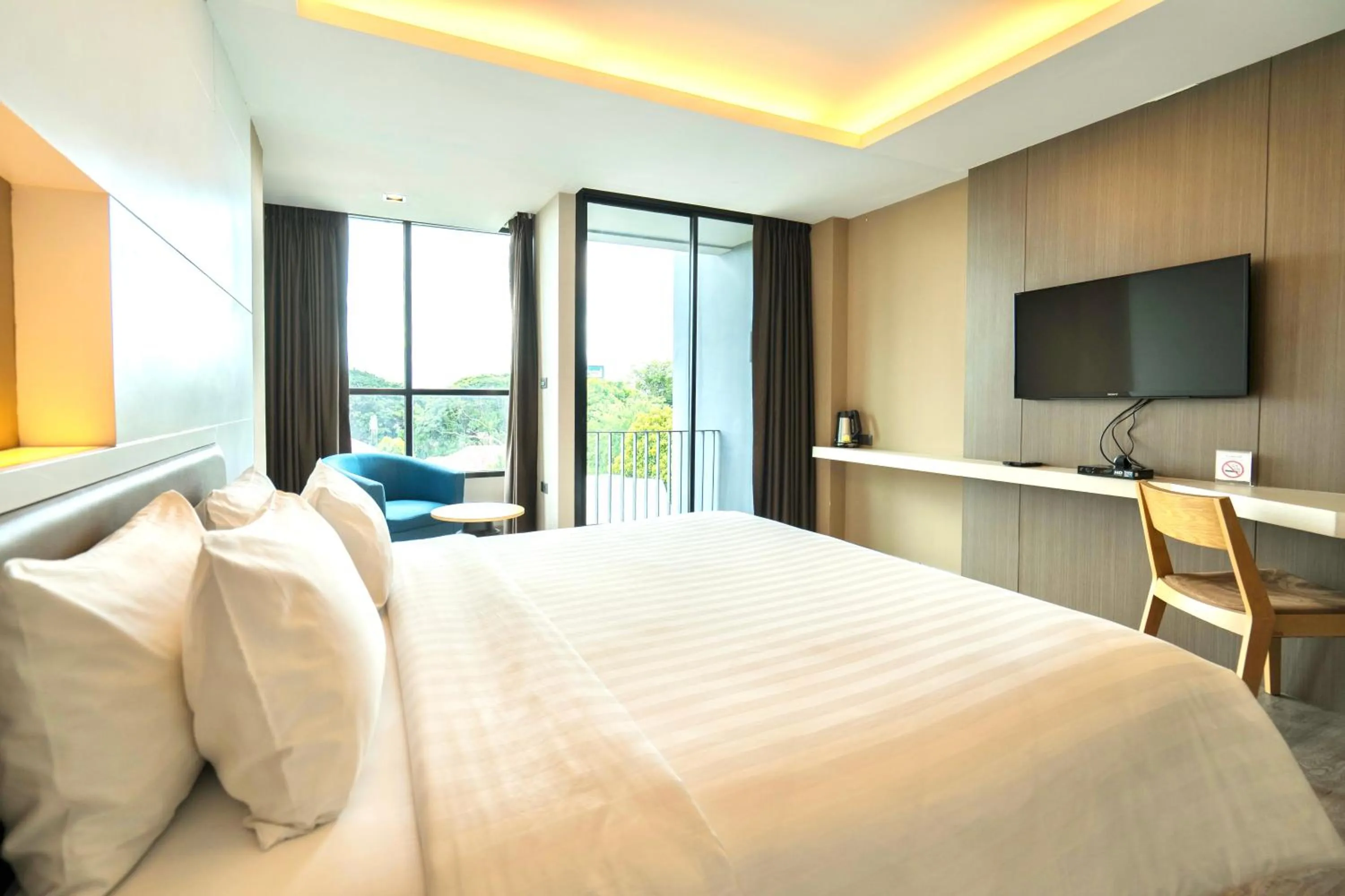 Photo of the whole room, Bed in The Zense Boutique Hotel