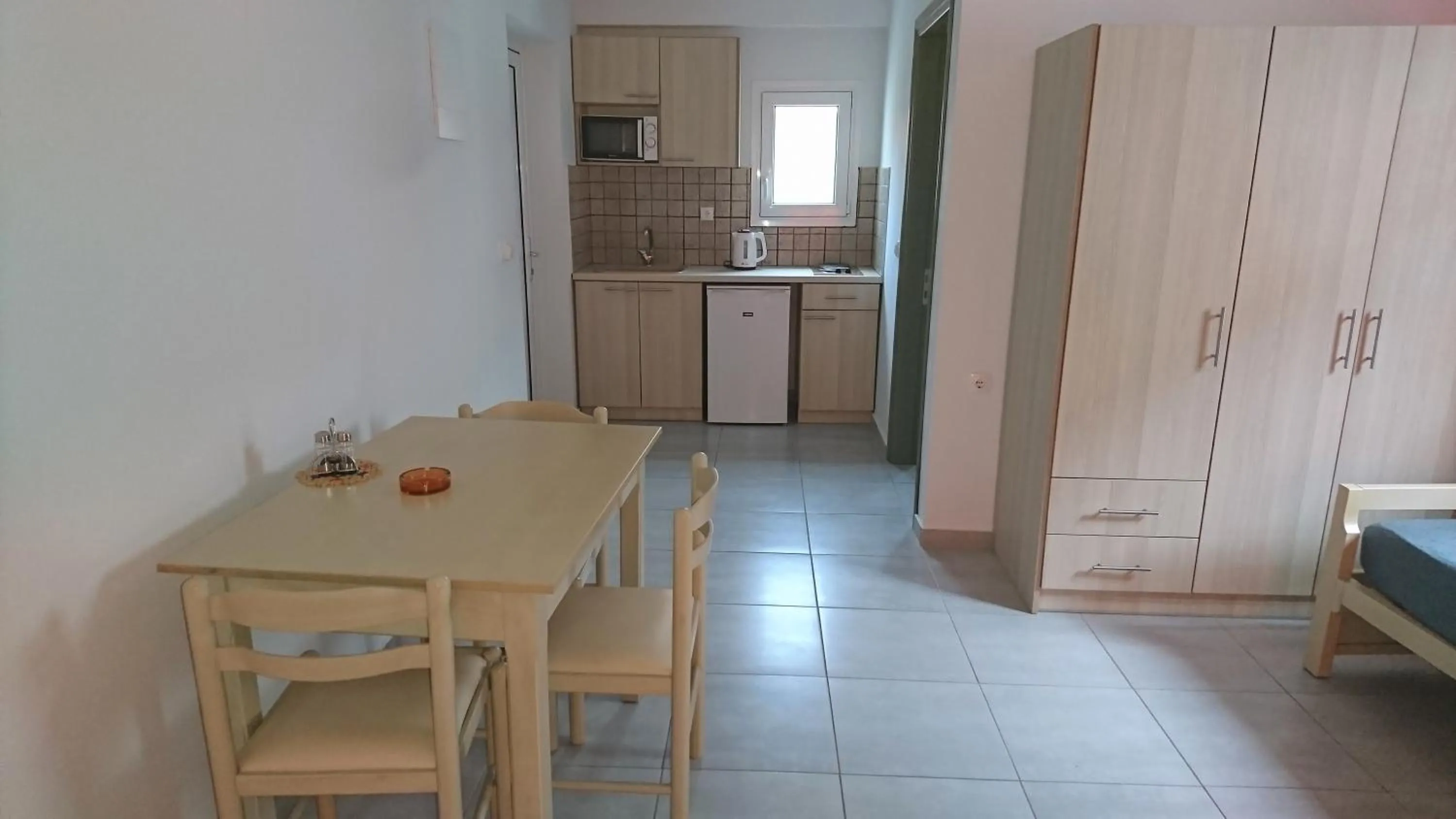 Photo of the whole room in Christakis