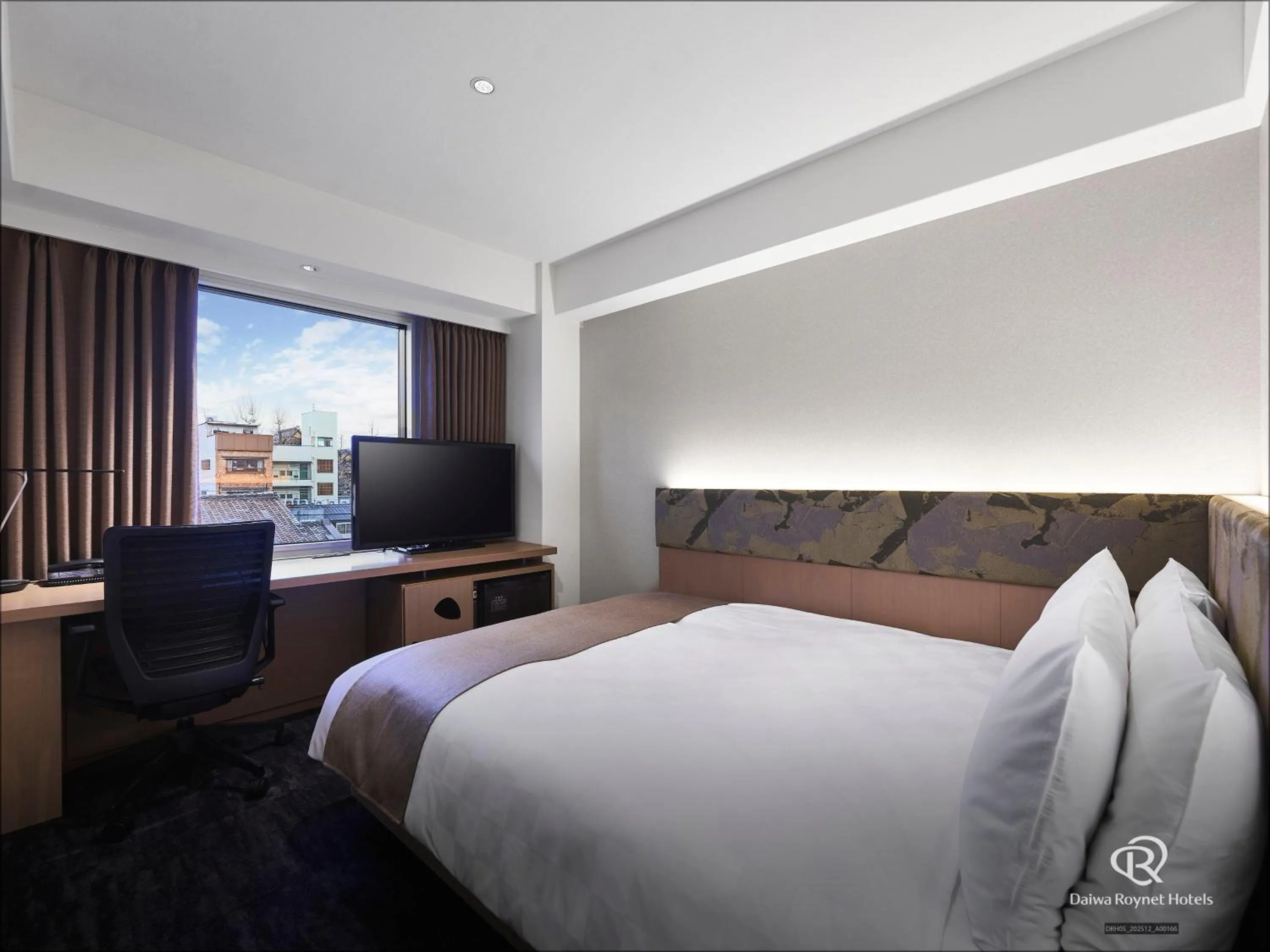 Bed in Daiwa Roynet Hotel Kyoto Ekimae PREMIER