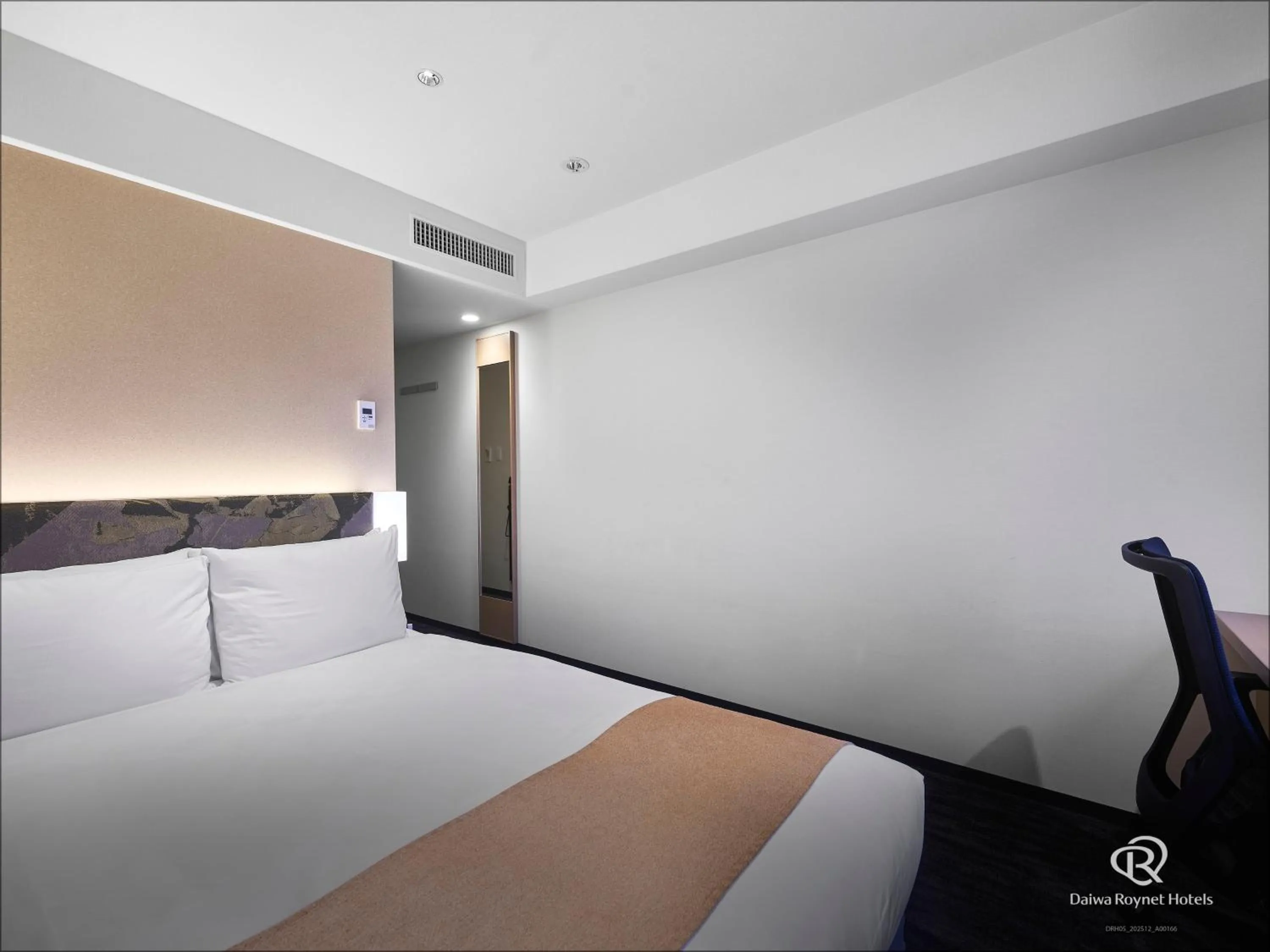 Bed in Daiwa Roynet Hotel Kyoto Ekimae PREMIER