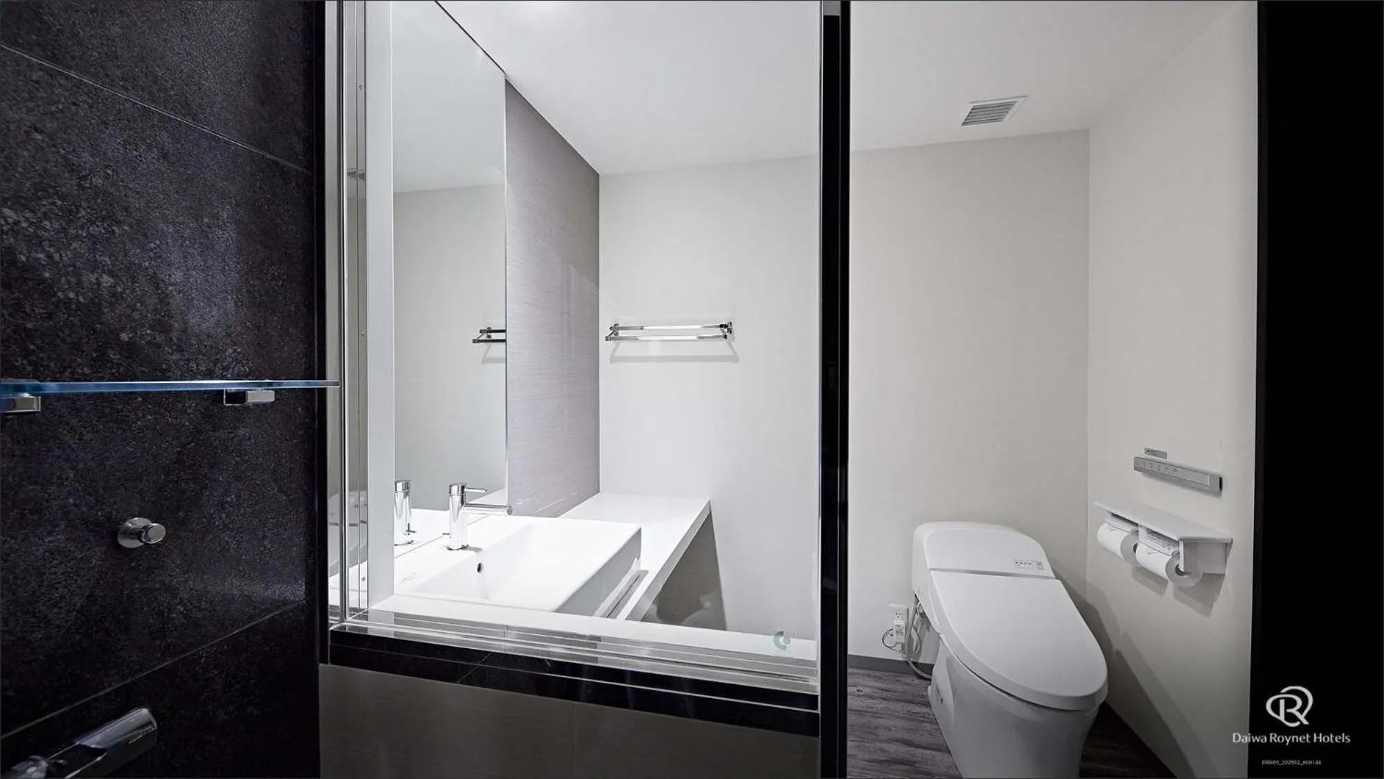 Photo of the whole room in Daiwa Roynet Hotel Kyoto Ekimae PREMIER