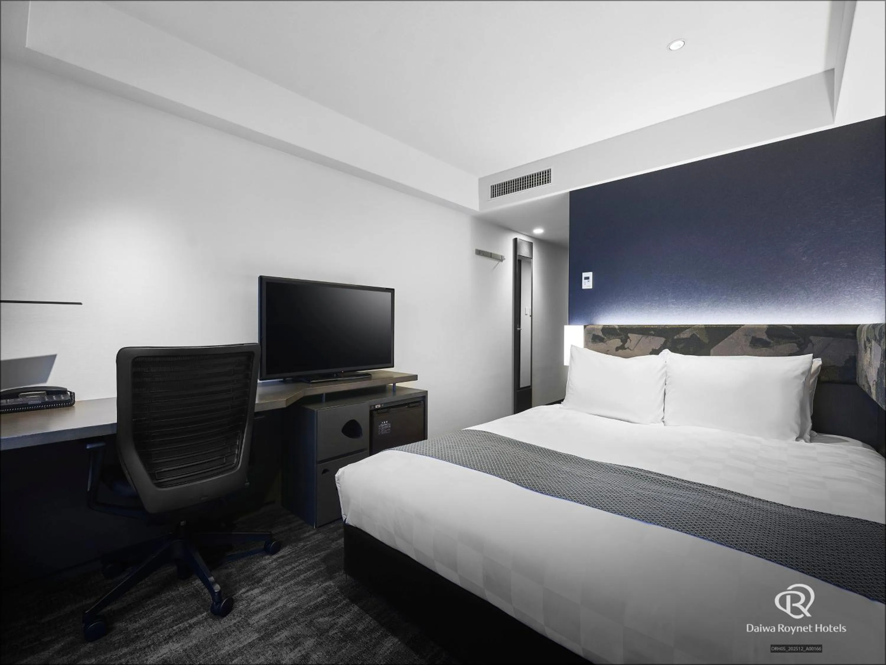 Bed in Daiwa Roynet Hotel Kyoto Ekimae PREMIER