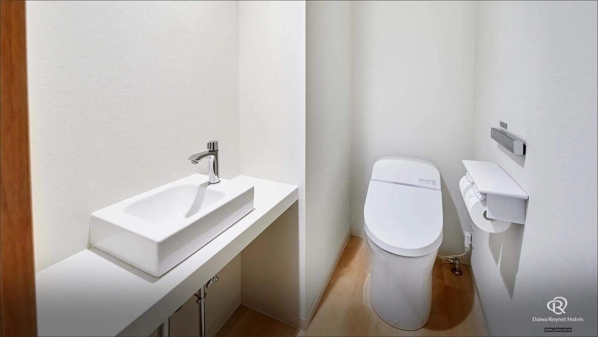 Toilet in Daiwa Roynet Hotel Kyoto Ekimae PREMIER