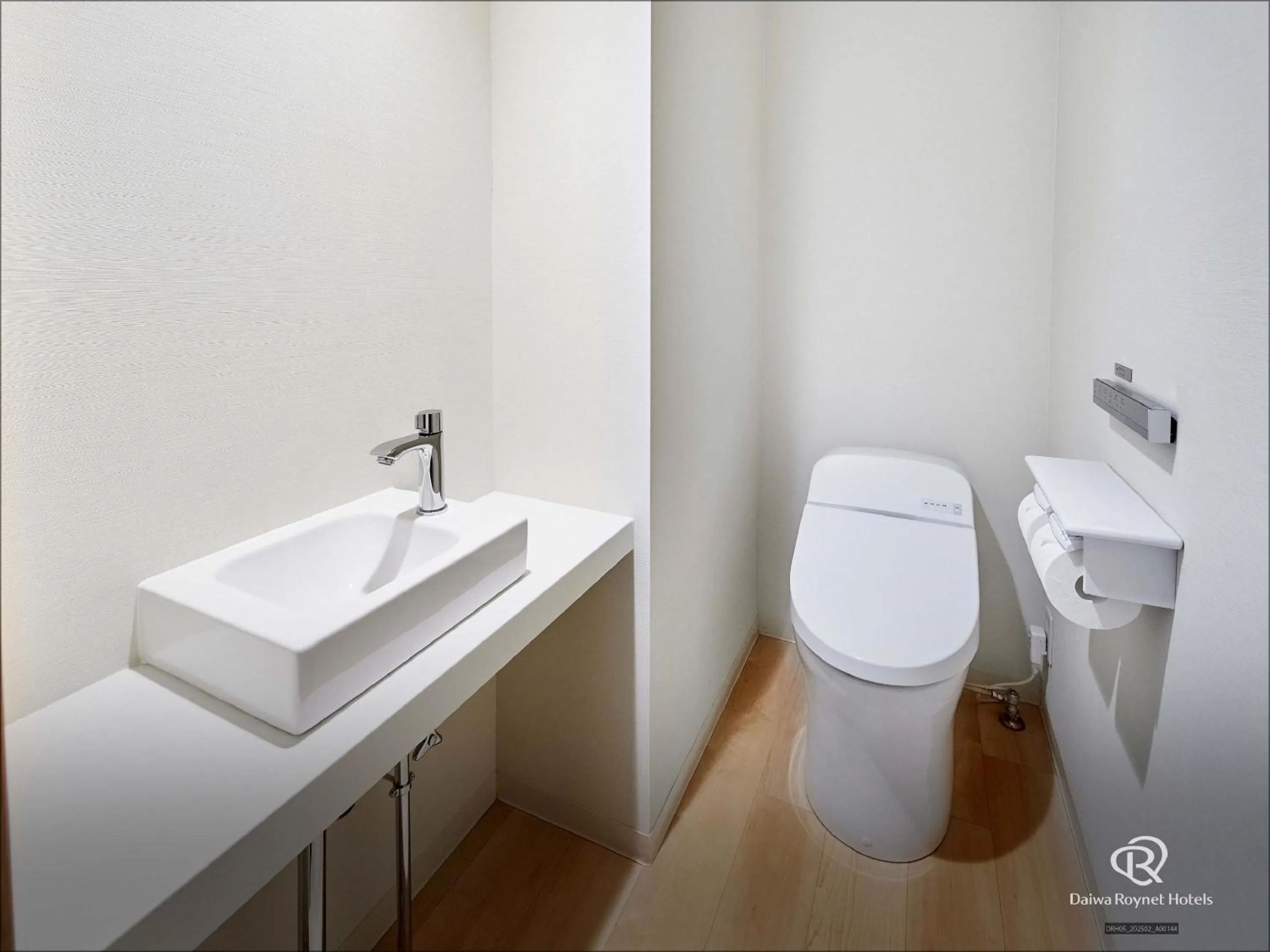 Toilet in Daiwa Roynet Hotel Kyoto Ekimae PREMIER