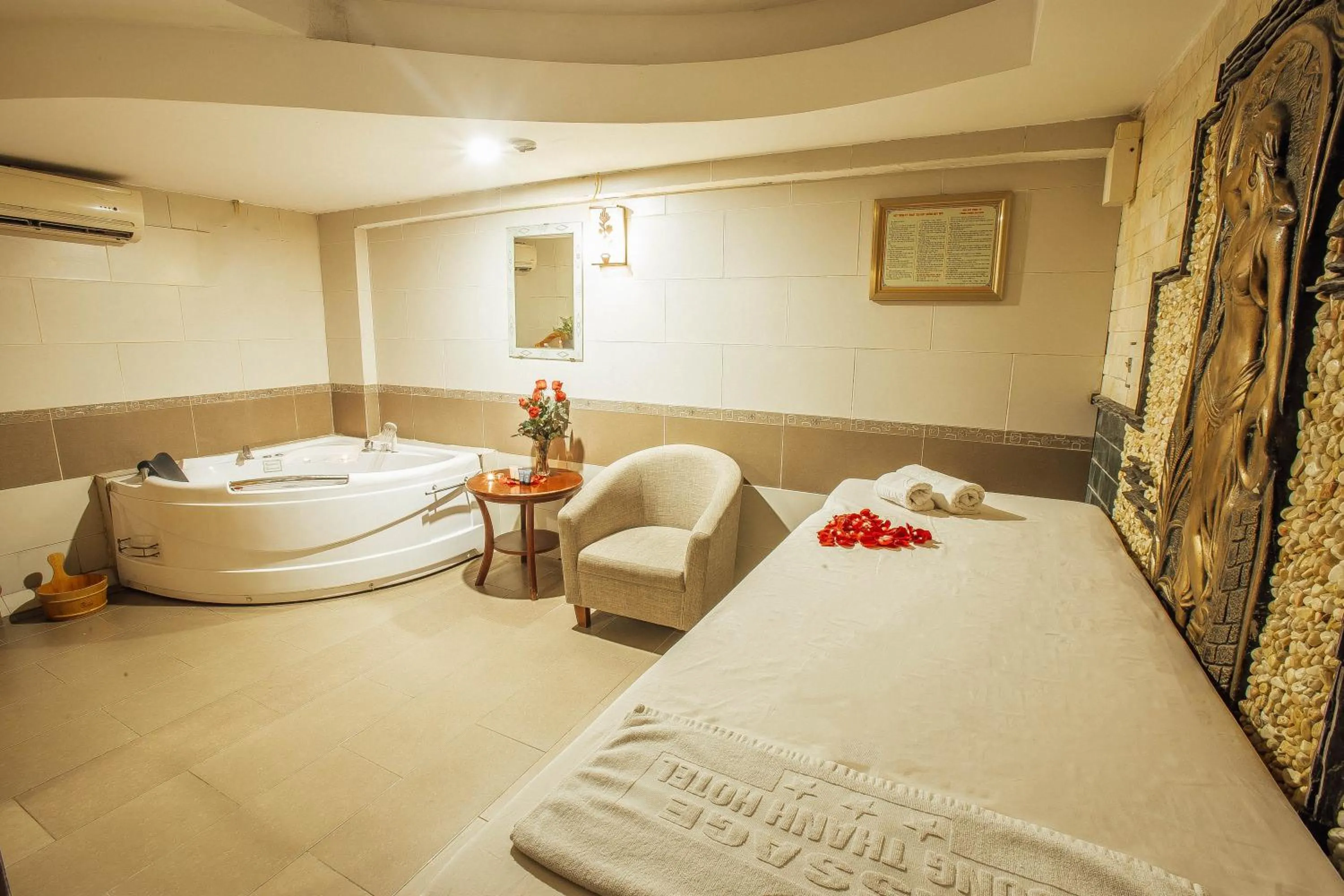 Massage, Bed in Muong Thanh Vinh Hotel