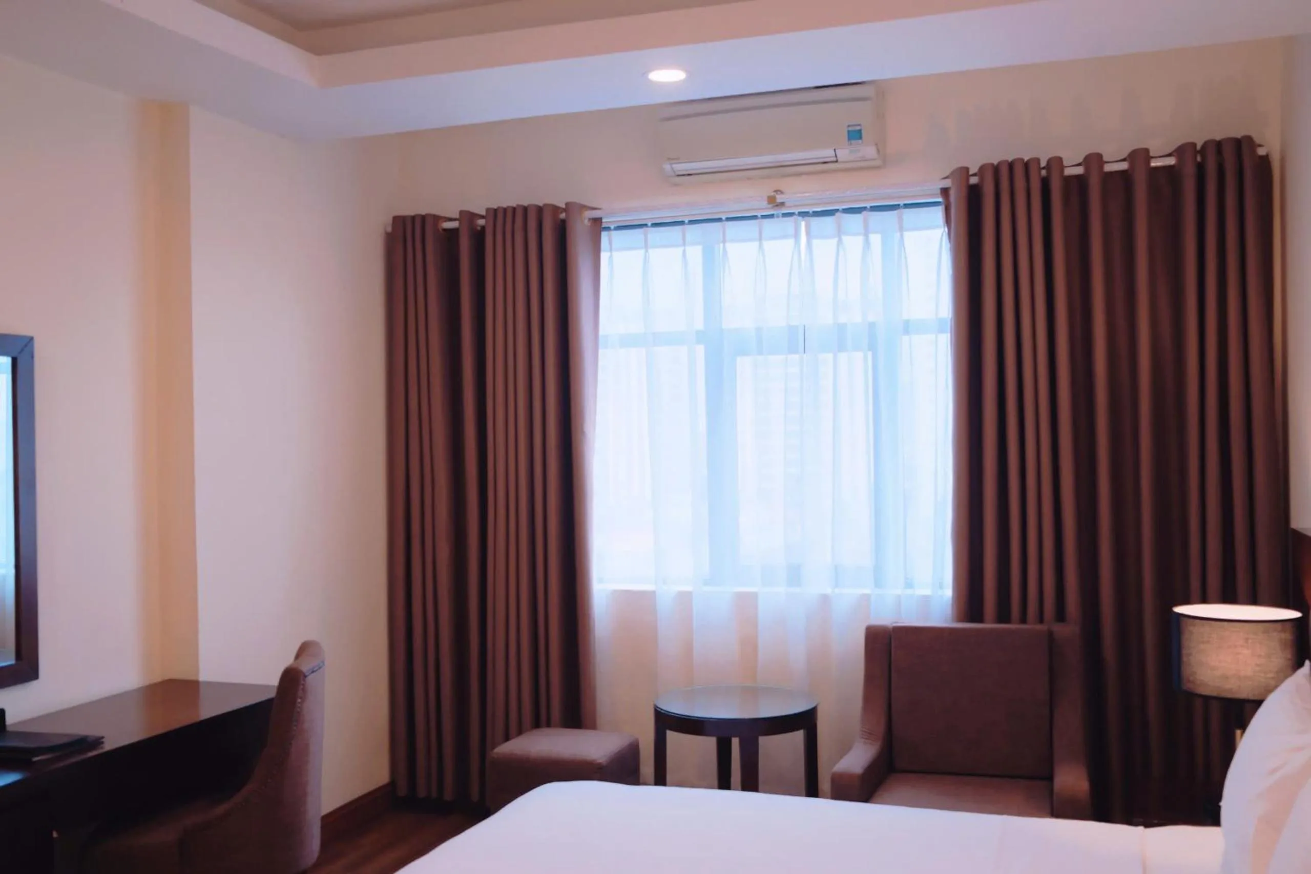 Bedroom, Bed in Muong Thanh Vinh Hotel