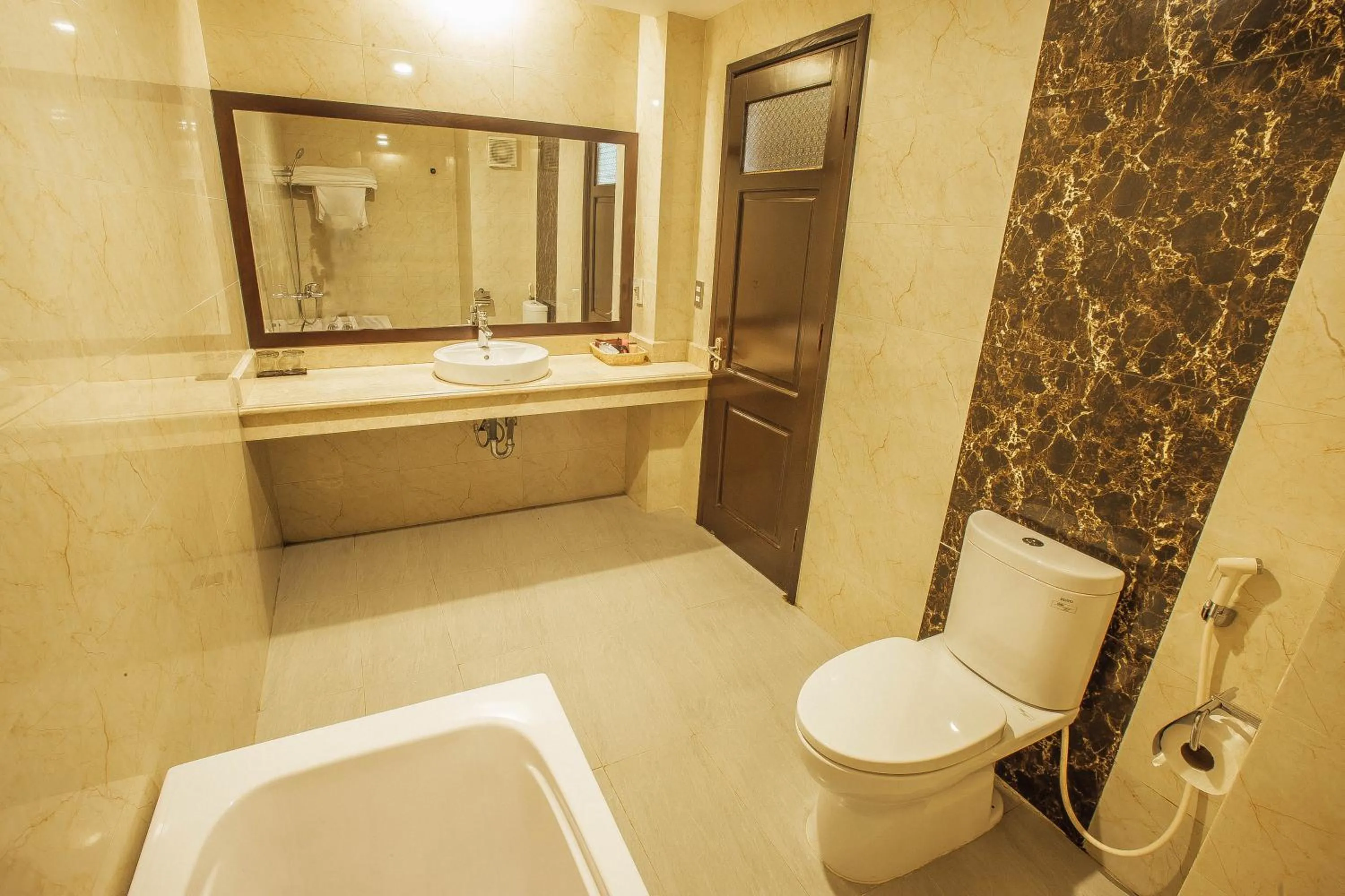 Toilet in Muong Thanh Vinh Hotel