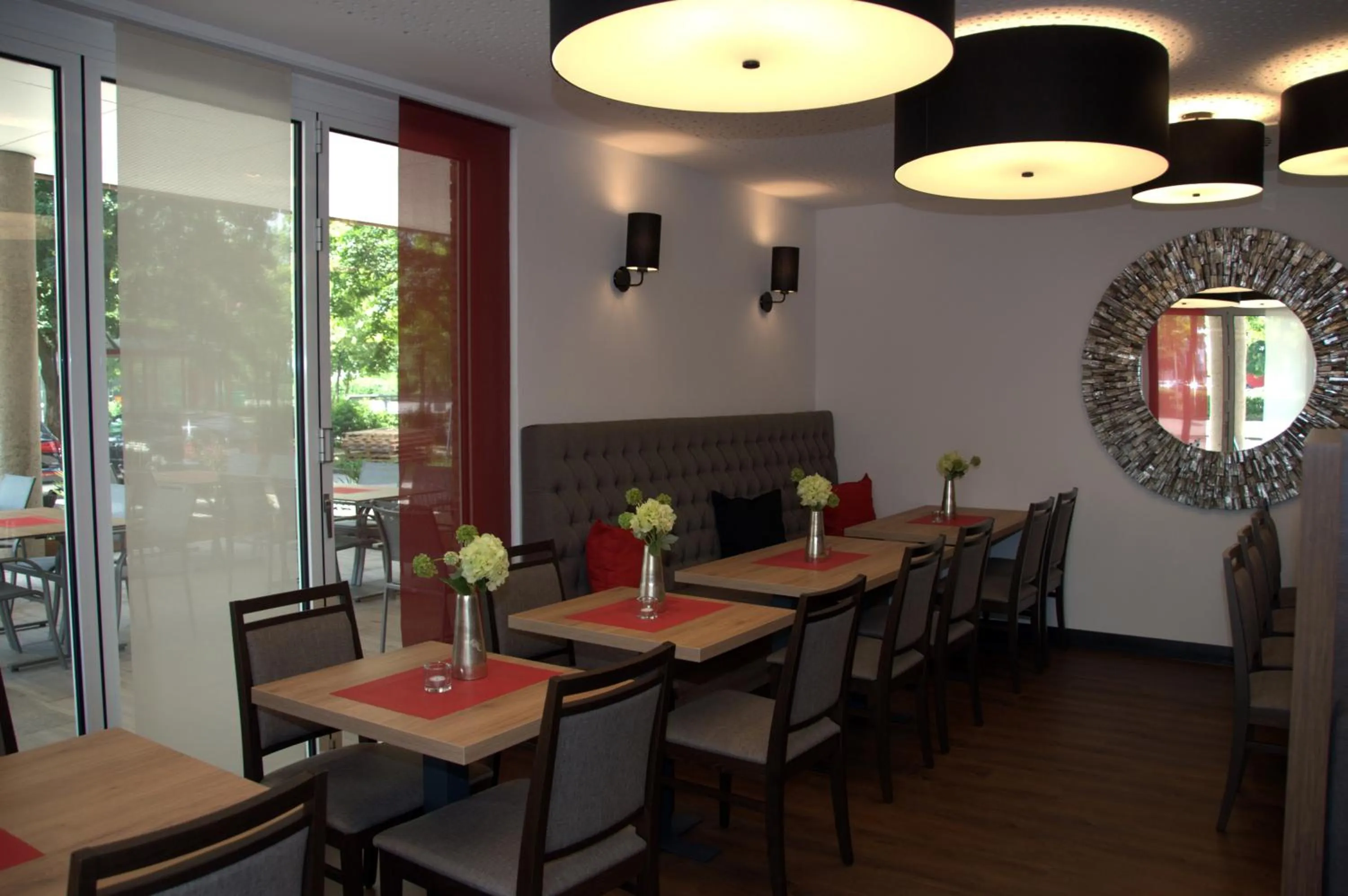 Restaurant/places to eat in Hotel Asgard