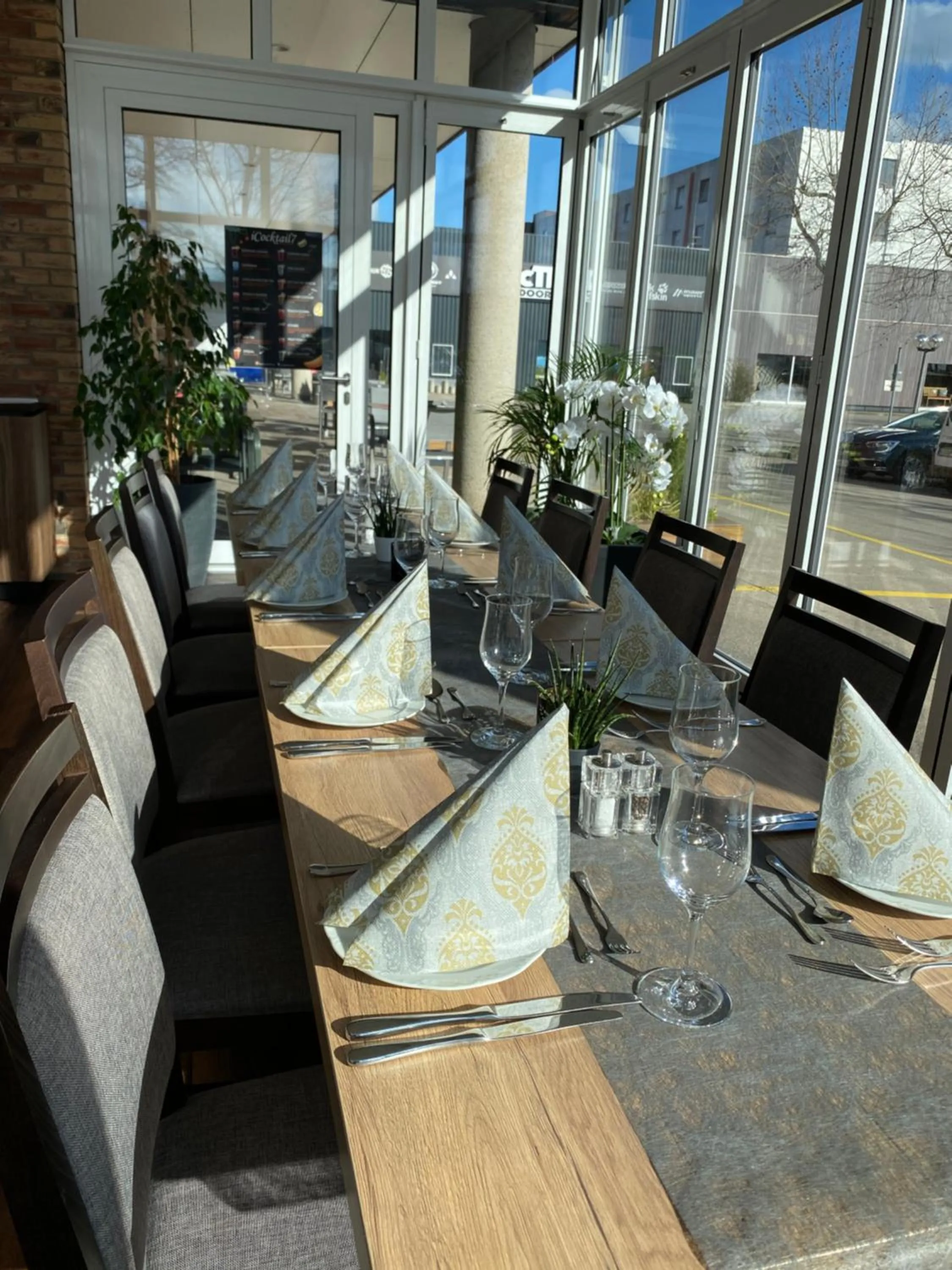 Restaurant/places to eat in Hotel Asgard