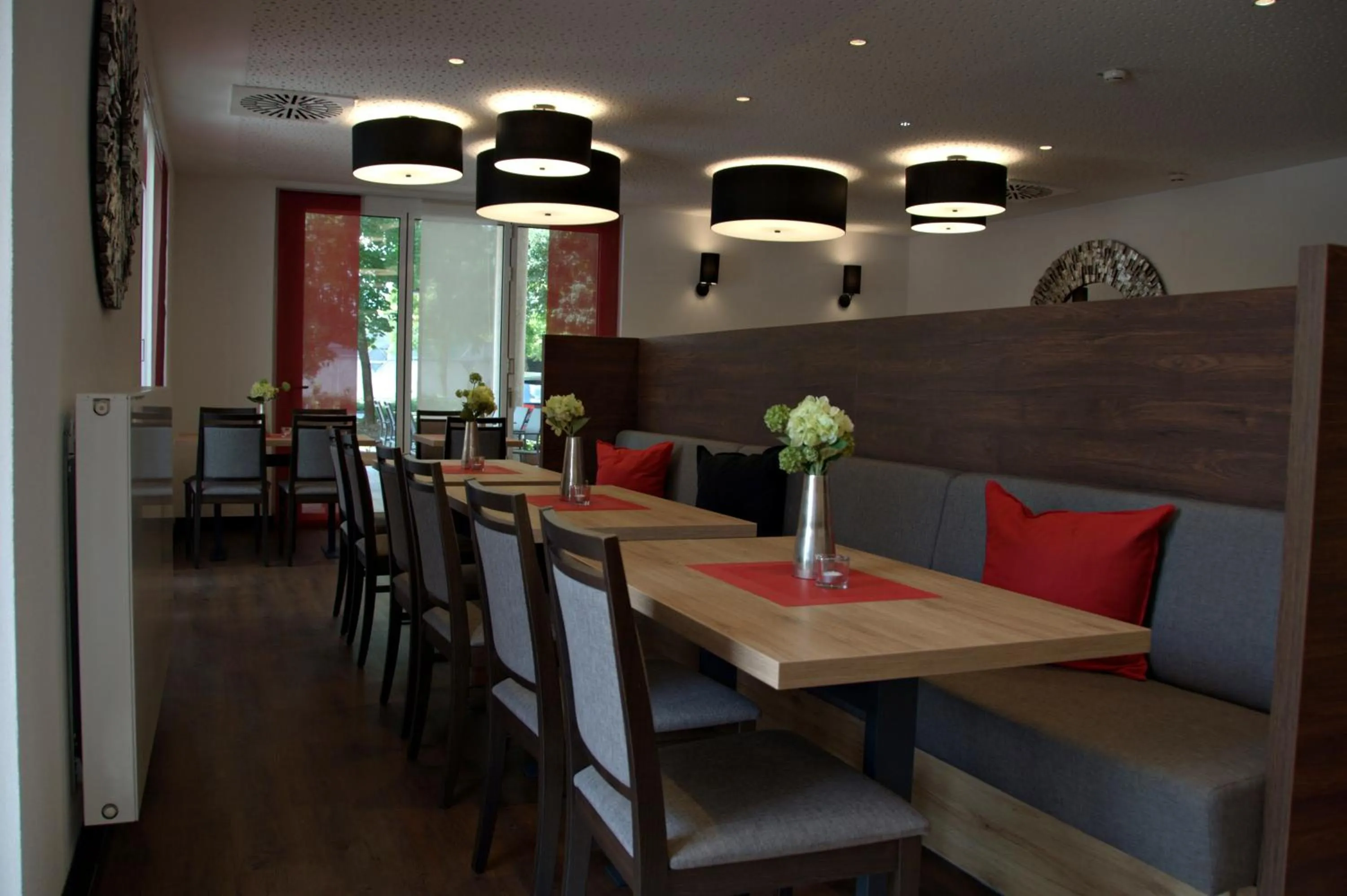 Restaurant/places to eat in Hotel Asgard