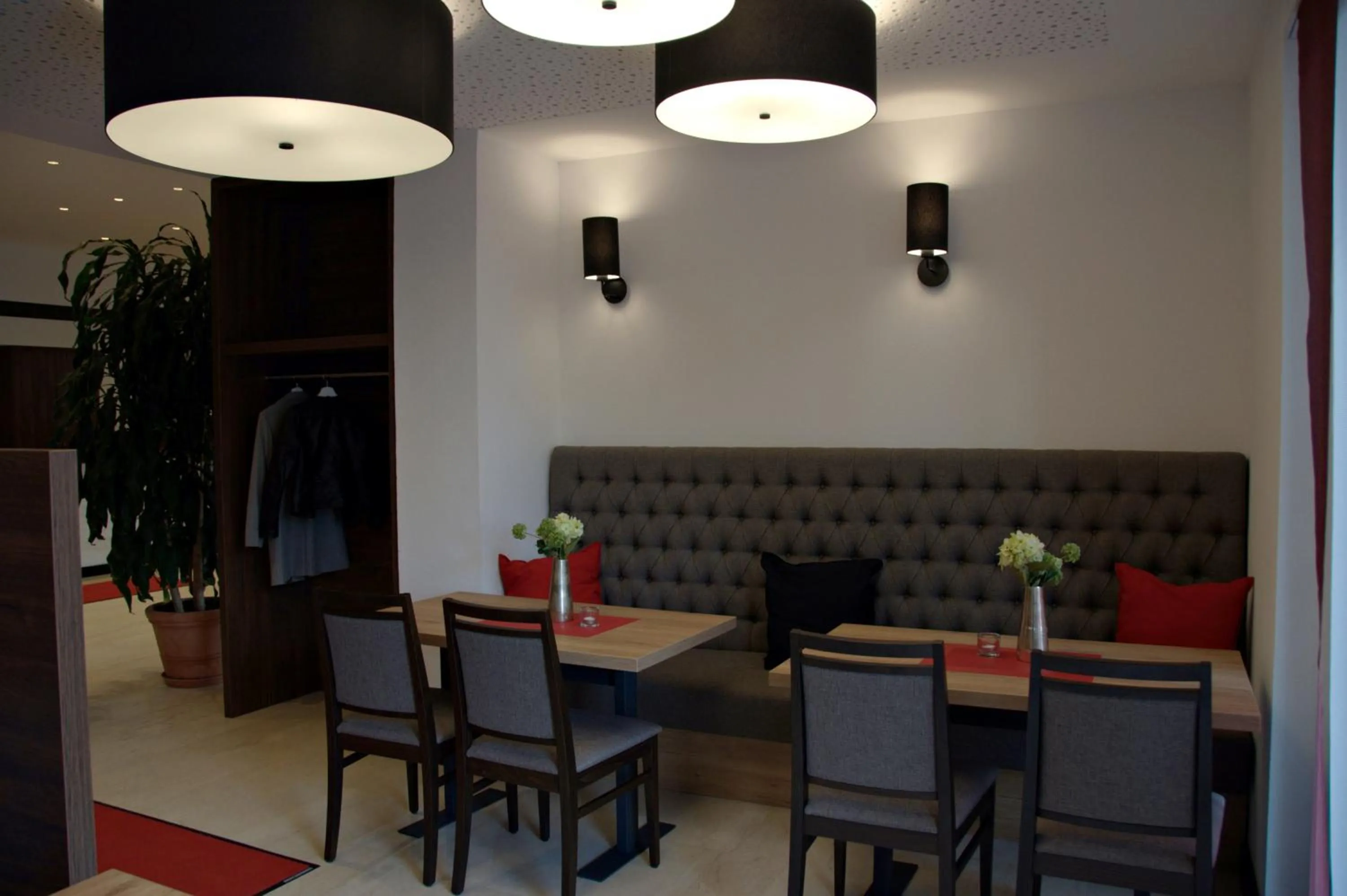 Restaurant/places to eat in Hotel Asgard