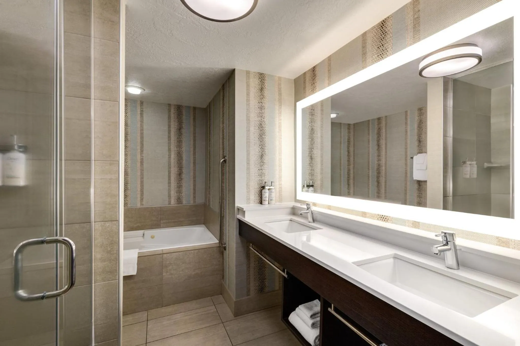 Photo of the whole room in Holiday Inn Express Hotel & Suites Eugene Downtown - University by IHG