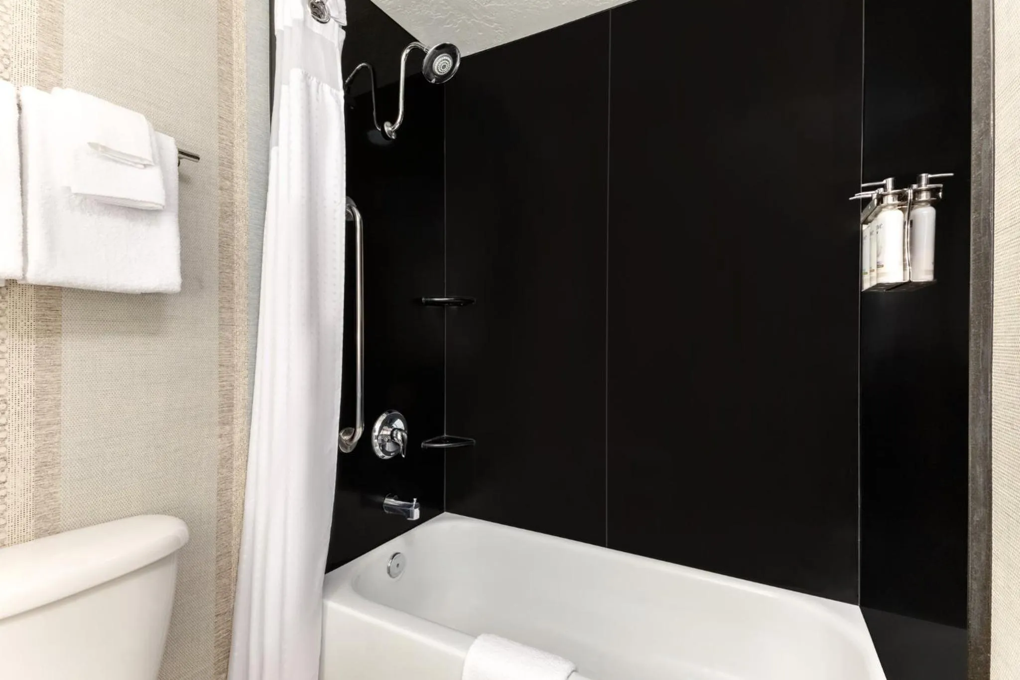 Photo of the whole room in Holiday Inn Express Hotel & Suites Eugene Downtown - University by IHG