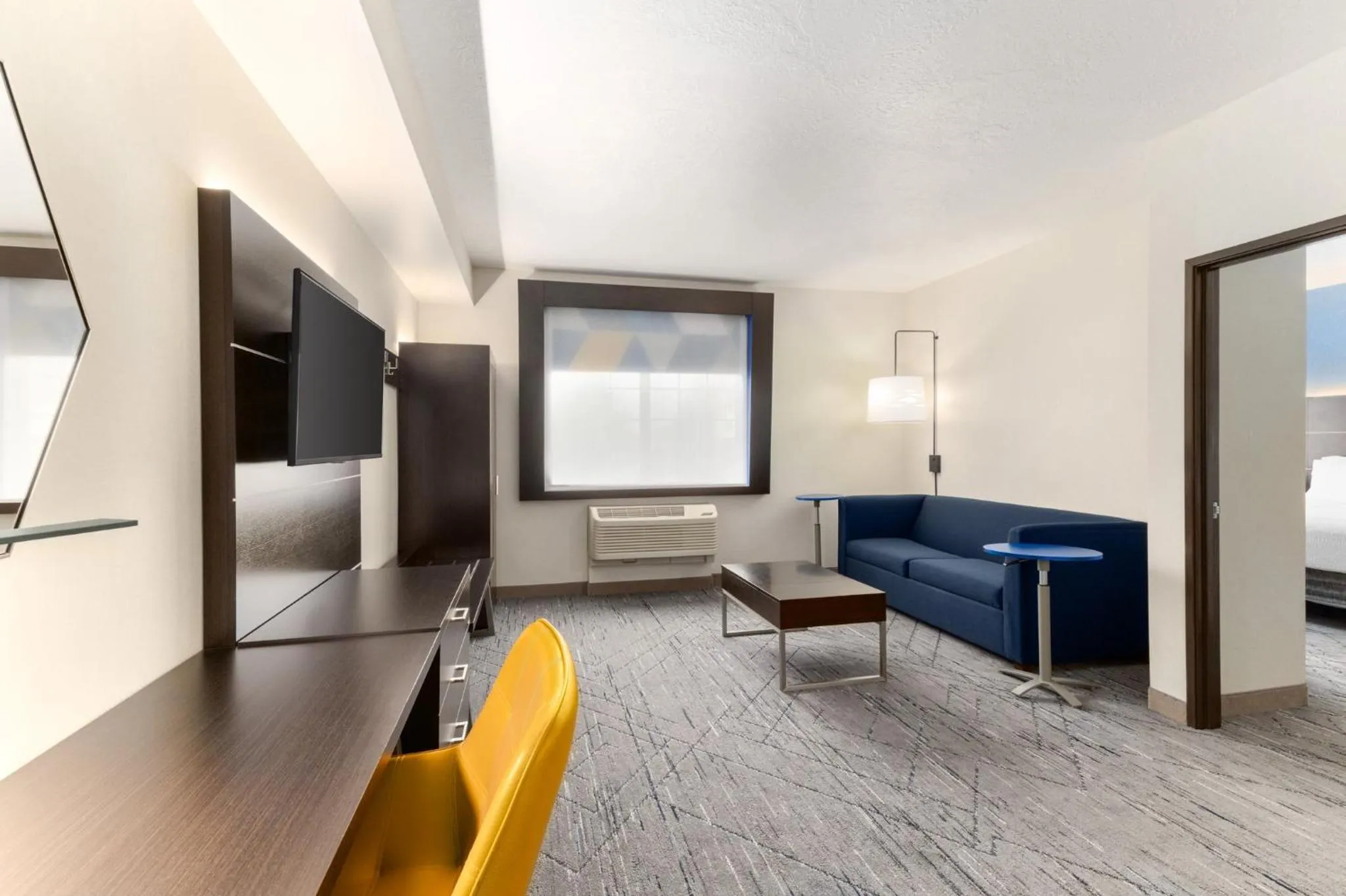 Photo of the whole room, Bed in Holiday Inn Express Hotel & Suites Eugene Downtown - University by IHG