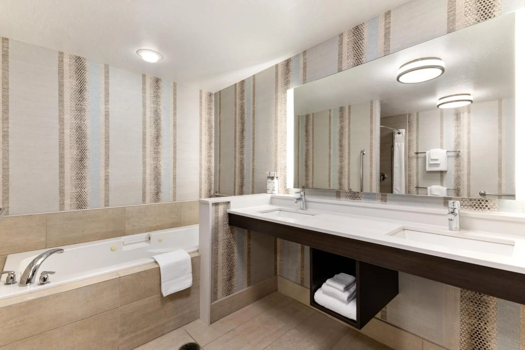 Photo of the whole room in Holiday Inn Express Hotel & Suites Eugene Downtown - University by IHG