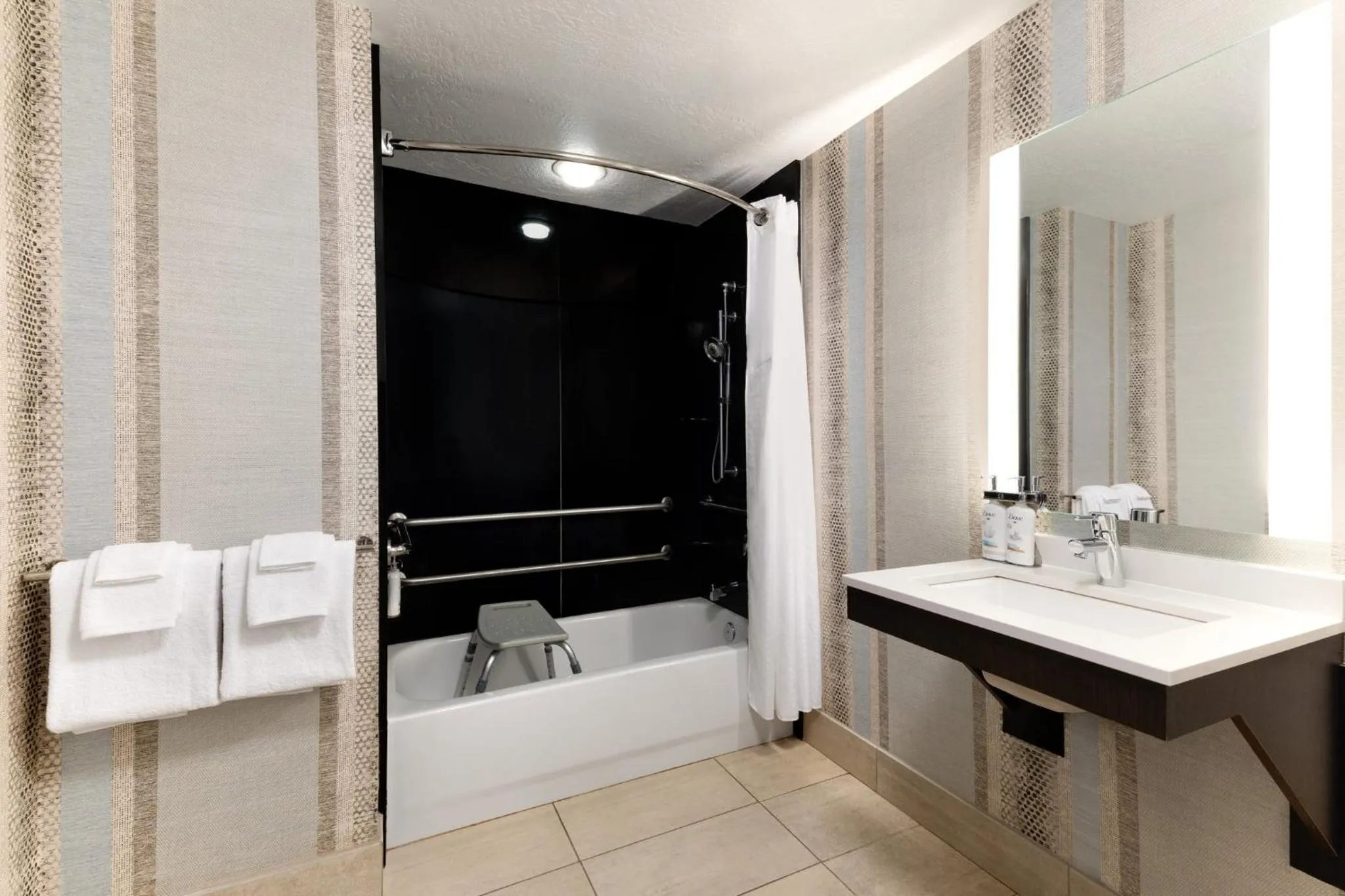 Photo of the whole room in Holiday Inn Express Hotel & Suites Eugene Downtown - University by IHG